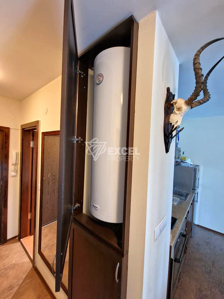 Тристаен апартамент на 100 метра от хотел Кемпински и Ресторант Виктория за продажба в Банско