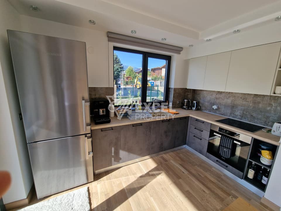 Обзаведена двуетажна къща с двор и спираща дъха гледка към Пирин планина до Разлог и Банско