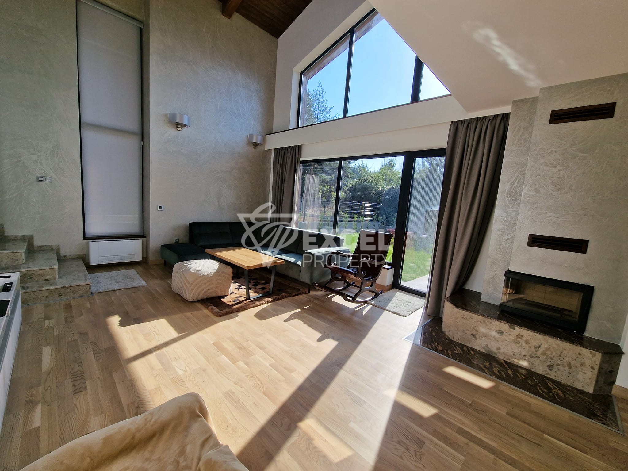 Обзаведена двуетажна къща с двор и спираща дъха гледка към Пирин планина до Разлог и Банско