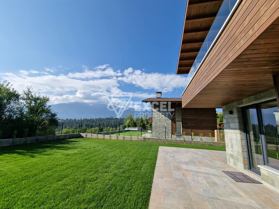 Обзаведена двуетажна къща с двор и спираща дъха гледка към Пирин планина до Разлог и Банско