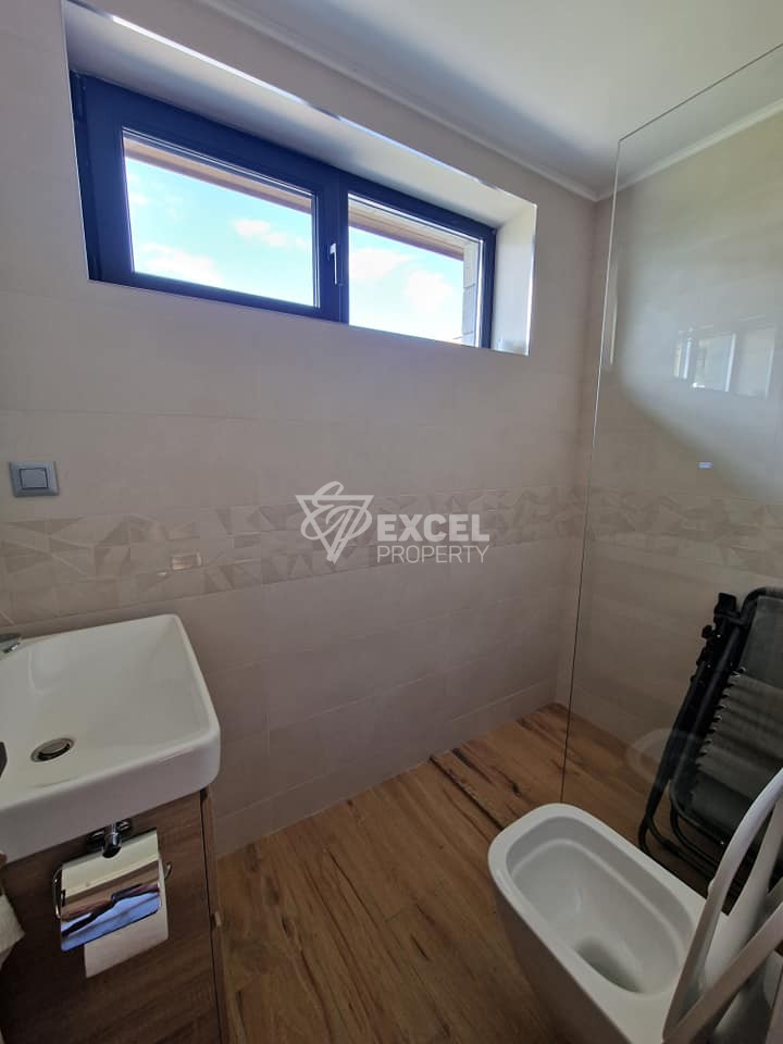 Обзаведена двуетажна къща с двор и спираща дъха гледка към Пирин планина до Разлог и Банско