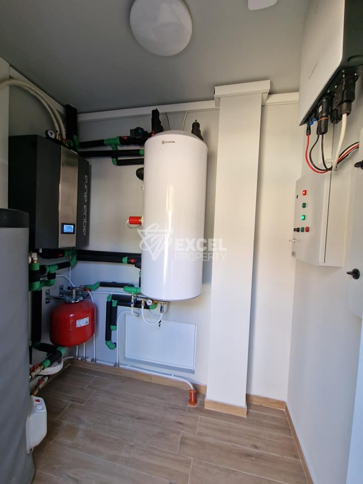 Обзаведена двуетажна къща с двор и спираща дъха гледка към Пирин планина до Разлог и Банско