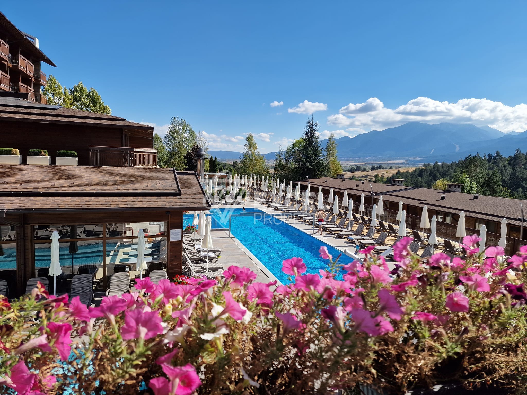 Редова къща с 4 спални и прилежащ двор за продажба в Katarino SPA, район Разлог