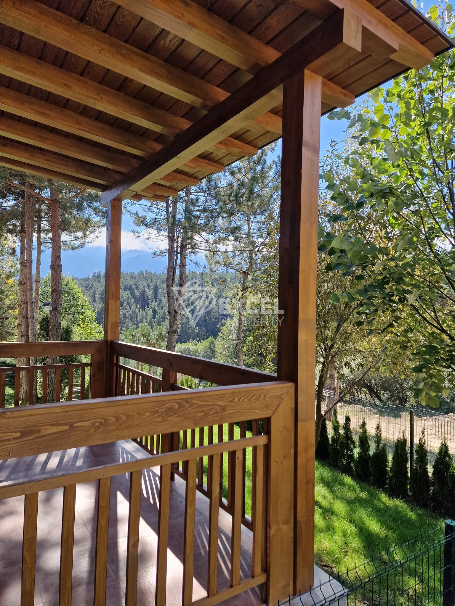 Редова къща с 4 спални и прилежащ двор за продажба в Katarino SPA, район Разлог