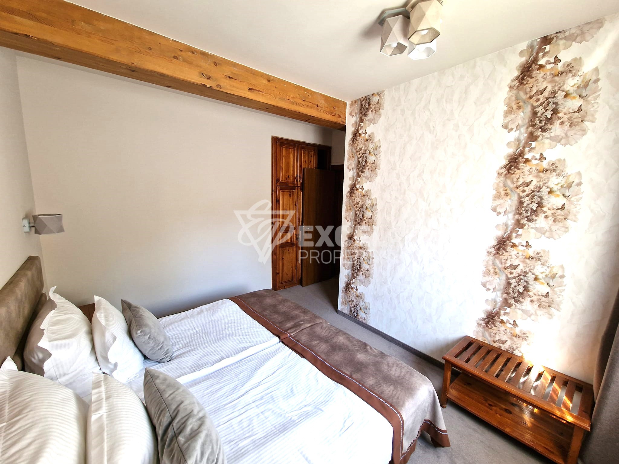 Редова къща с 4 спални и прилежащ двор за продажба в Katarino SPA, район Разлог