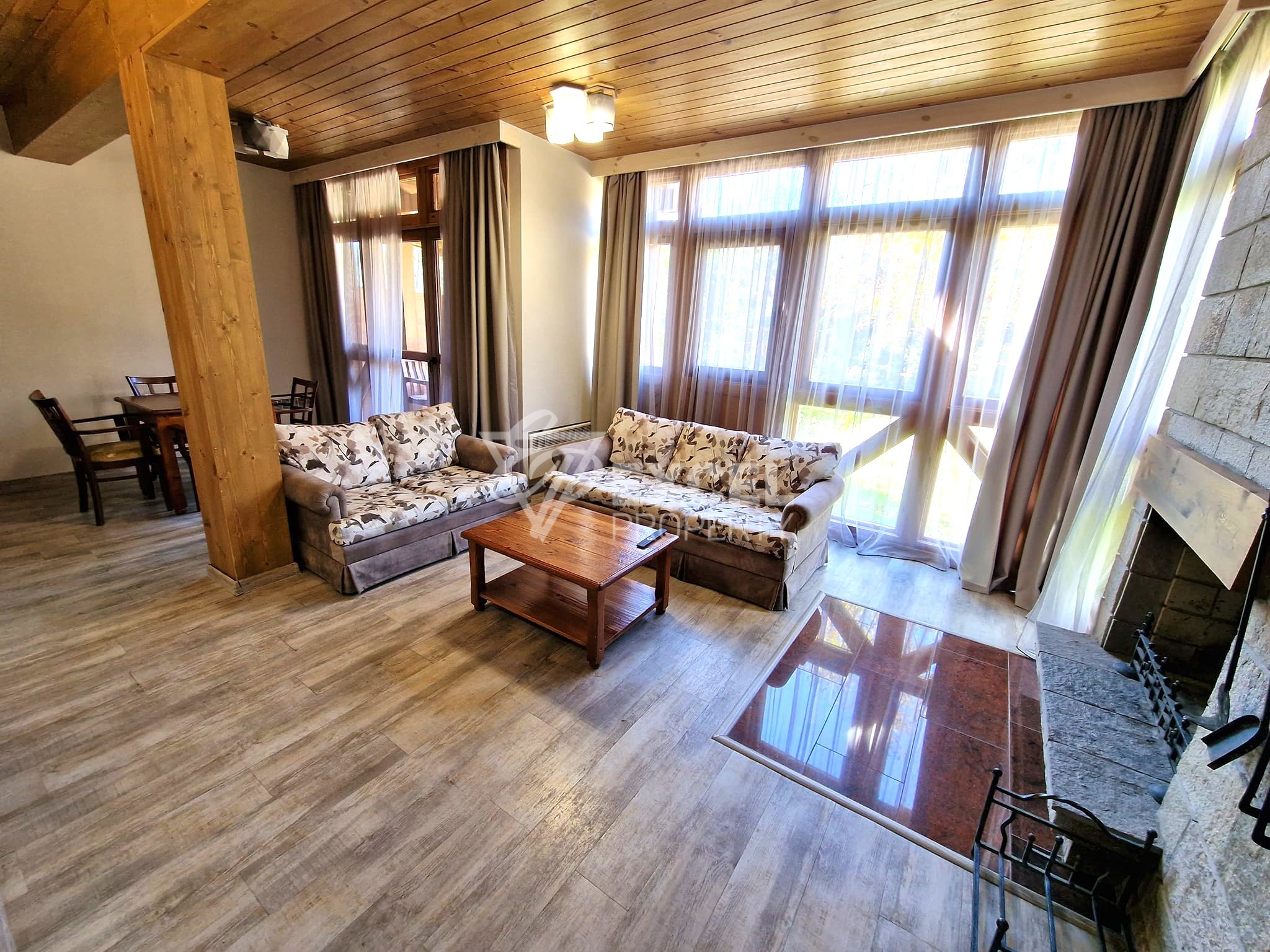 Редова къща с 4 спални и прилежащ двор за продажба в Katarino SPA, район Разлог