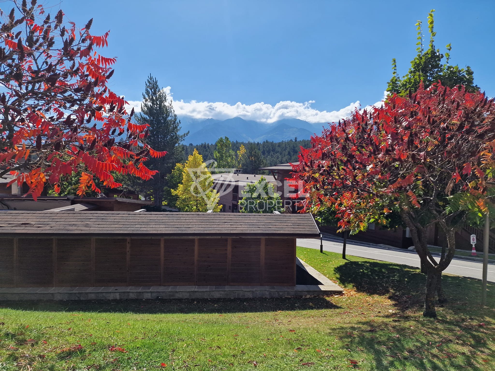 Редова къща с 4 спални и прилежащ двор за продажба в Katarino SPA, район Разлог