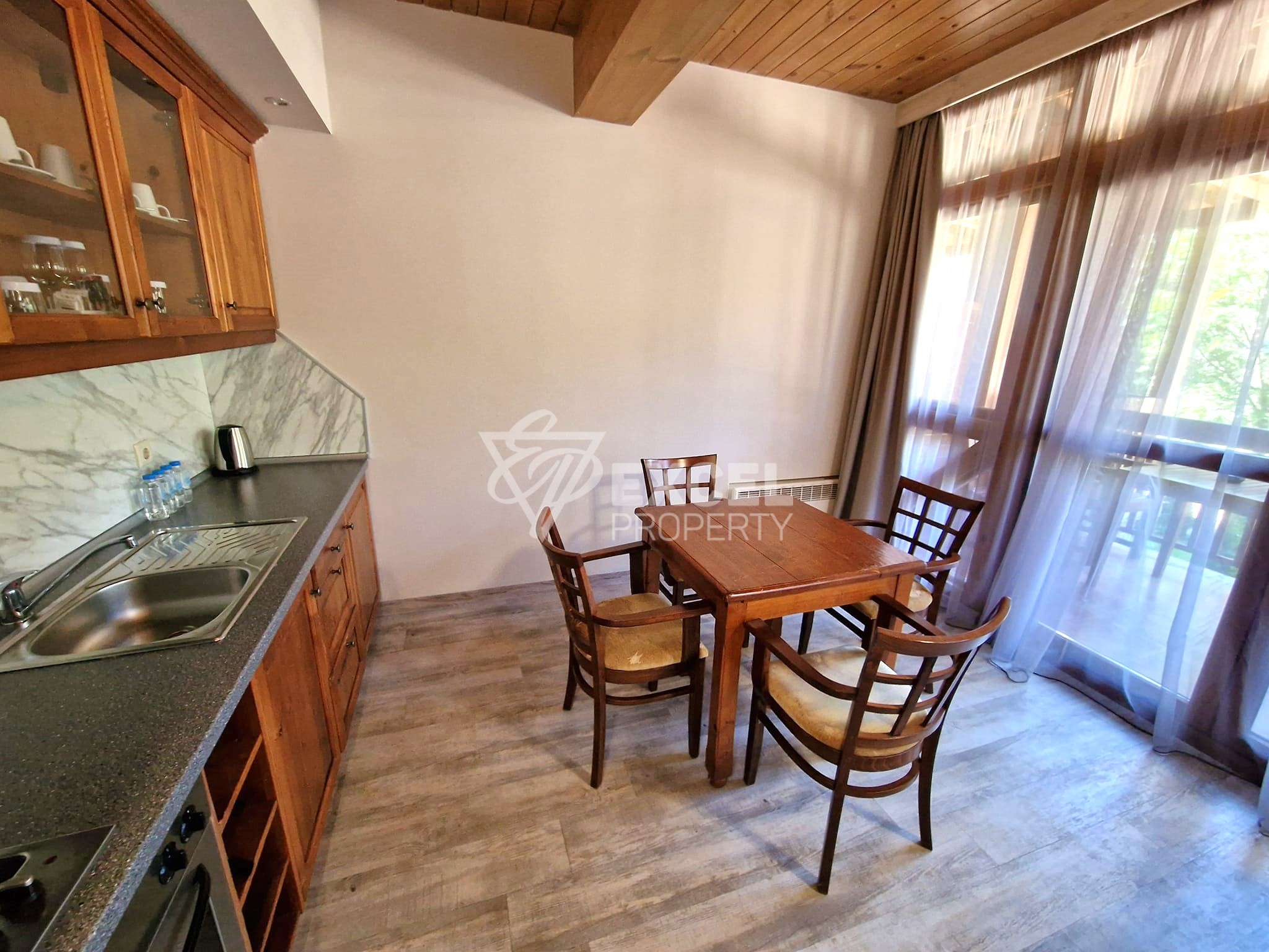 Редова къща с 4 спални и прилежащ двор за продажба в Katarino SPA, район Разлог