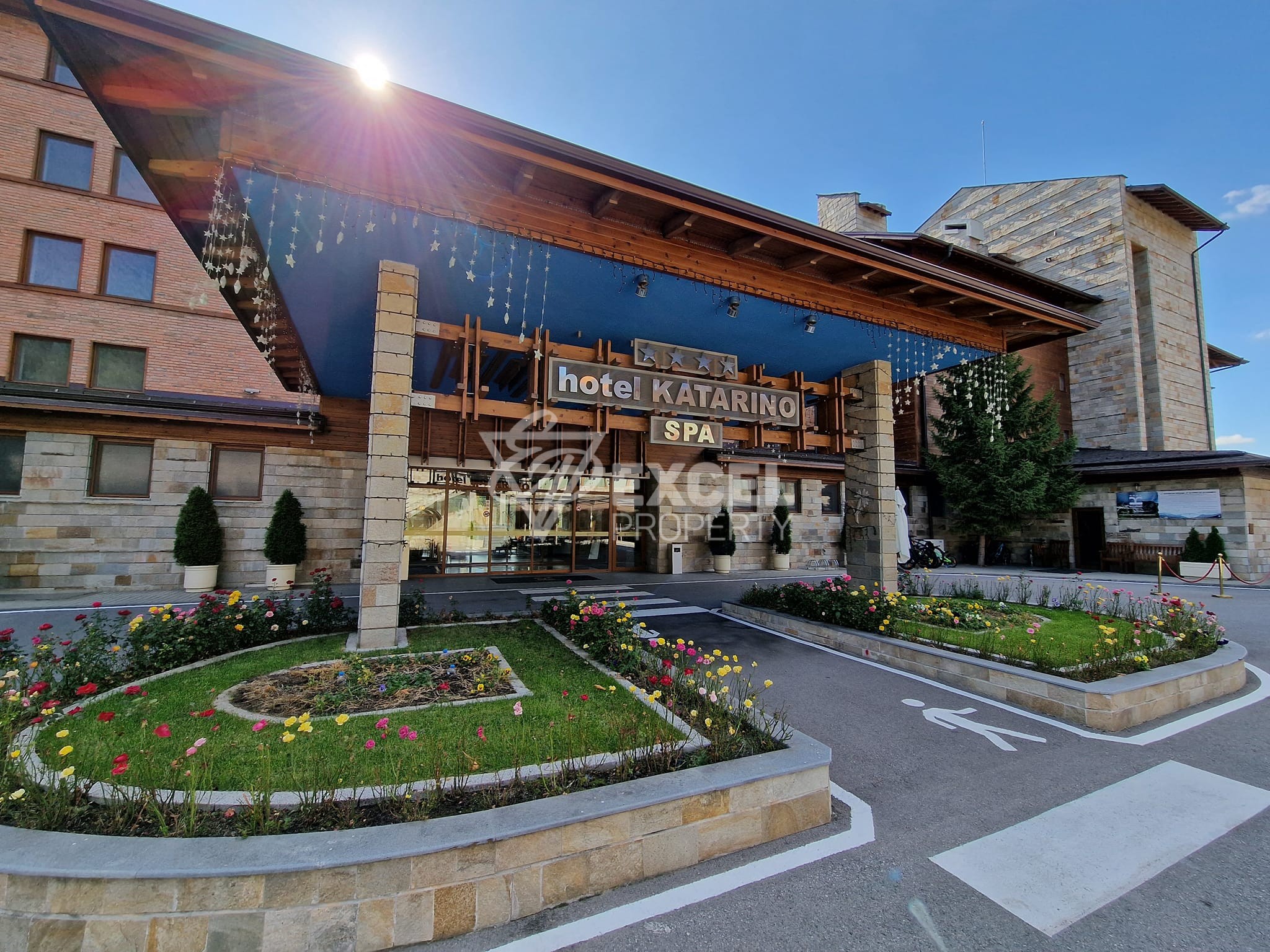 Редова къща с 4 спални и прилежащ двор за продажба в Katarino SPA, район Разлог