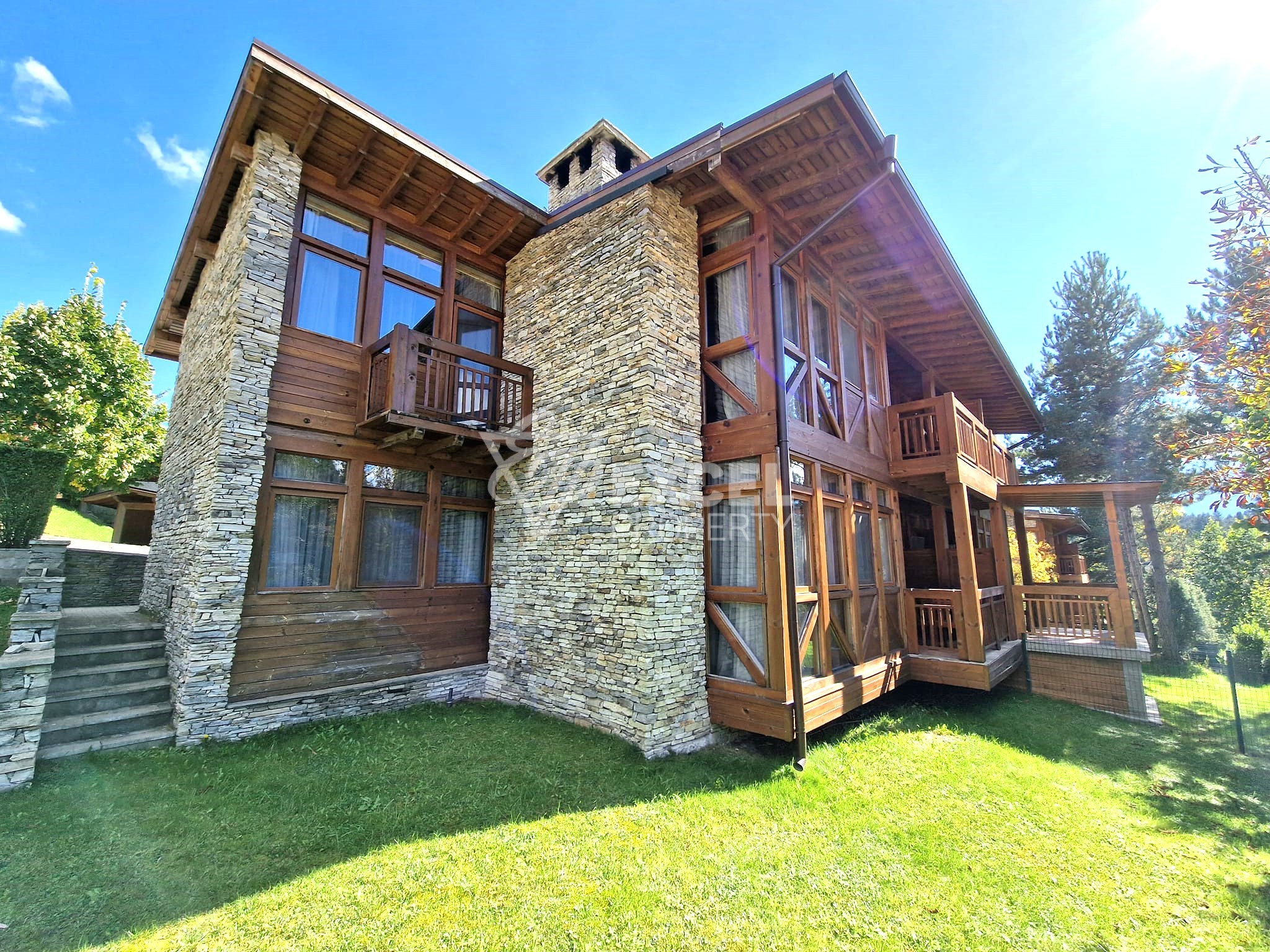 Редова къща с 4 спални и прилежащ двор за продажба в Katarino SPA, район Разлог