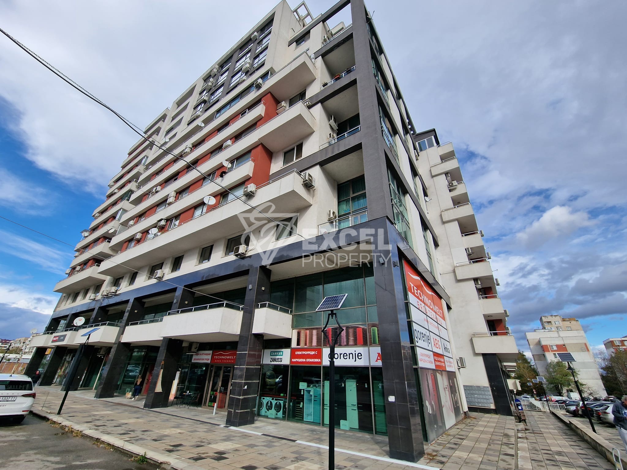 Просторен двустаен апартамент с възможност да се преустрои в тристаен за продажба в Люлин 2, София