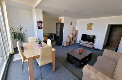 Просторен двустаен апартамент с възможност да се преустрои в тристаен за продажба в Люлин 2, София