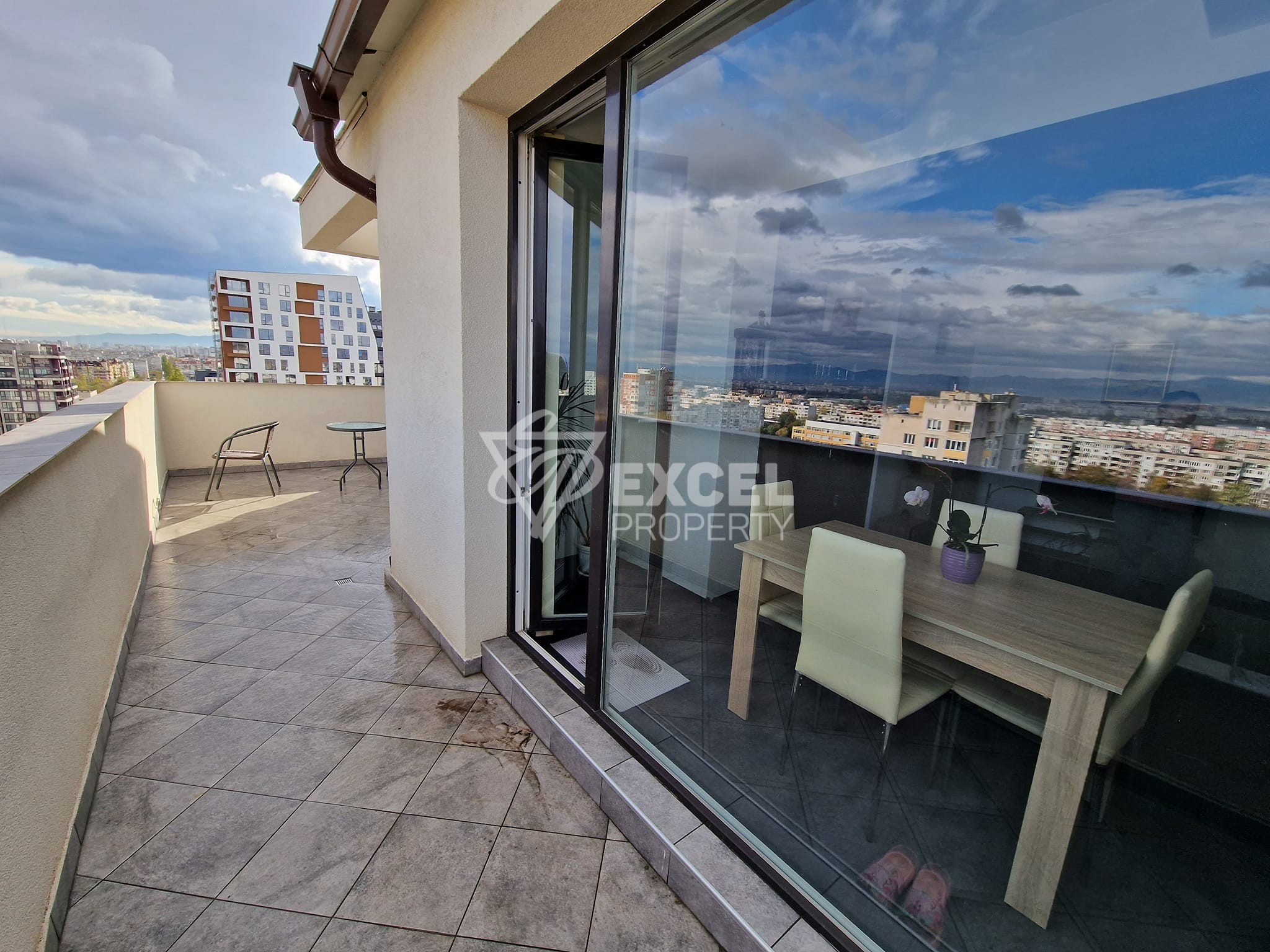 Просторен двустаен апартамент с възможност да се преустрои в тристаен за продажба в Люлин 2, София