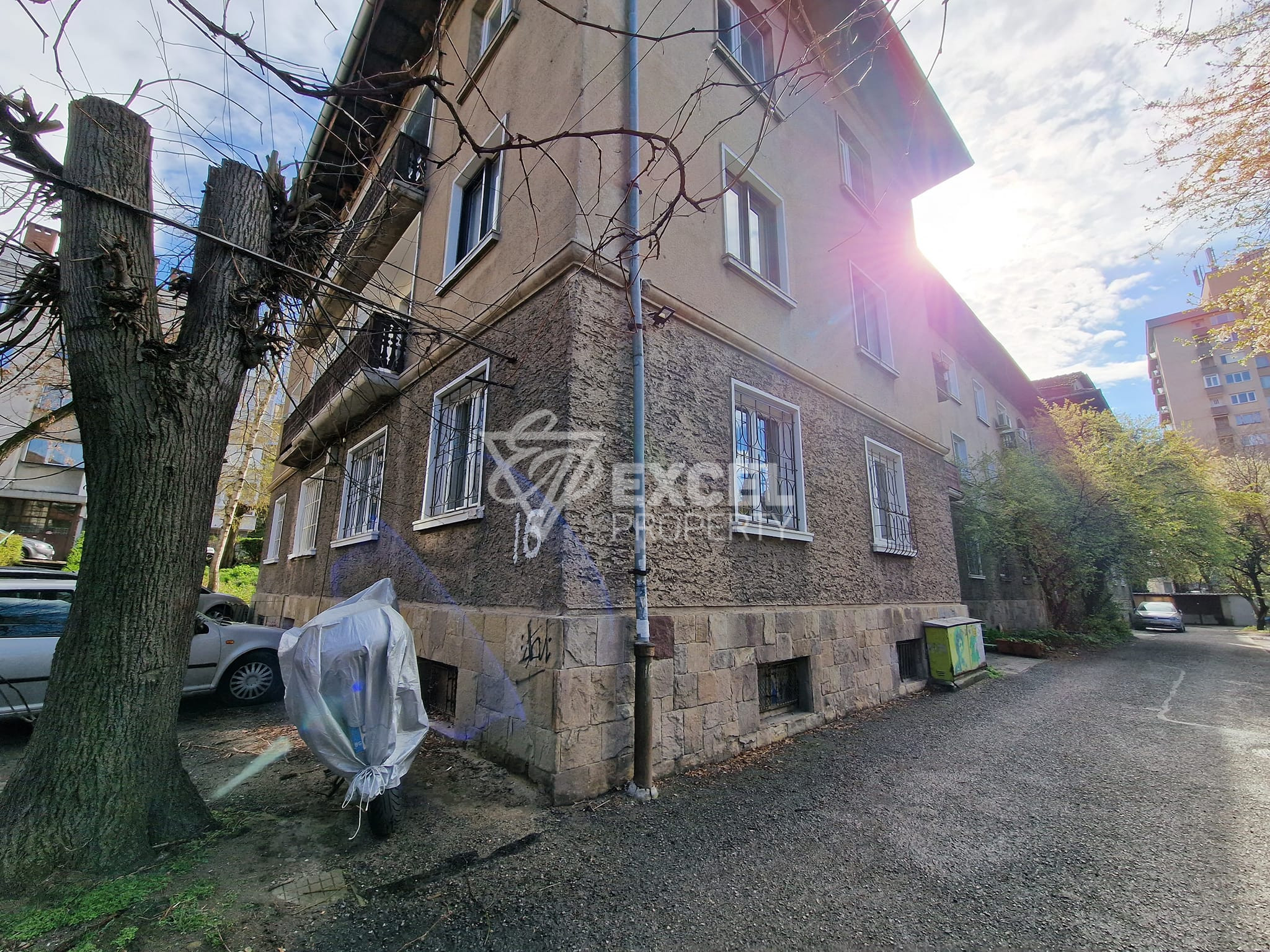 Обзаведен двустаен апартамент под наем в сърцето на Лозенец, ул. Вишнева