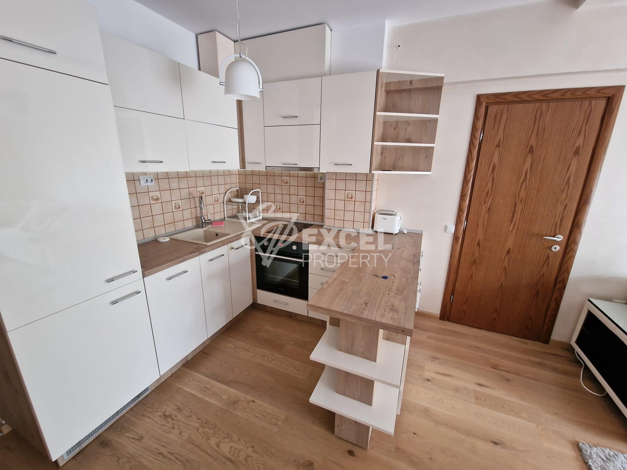 Тристаен апартамент с гараж под наем в комплекс Макси, кв. Витоша, София