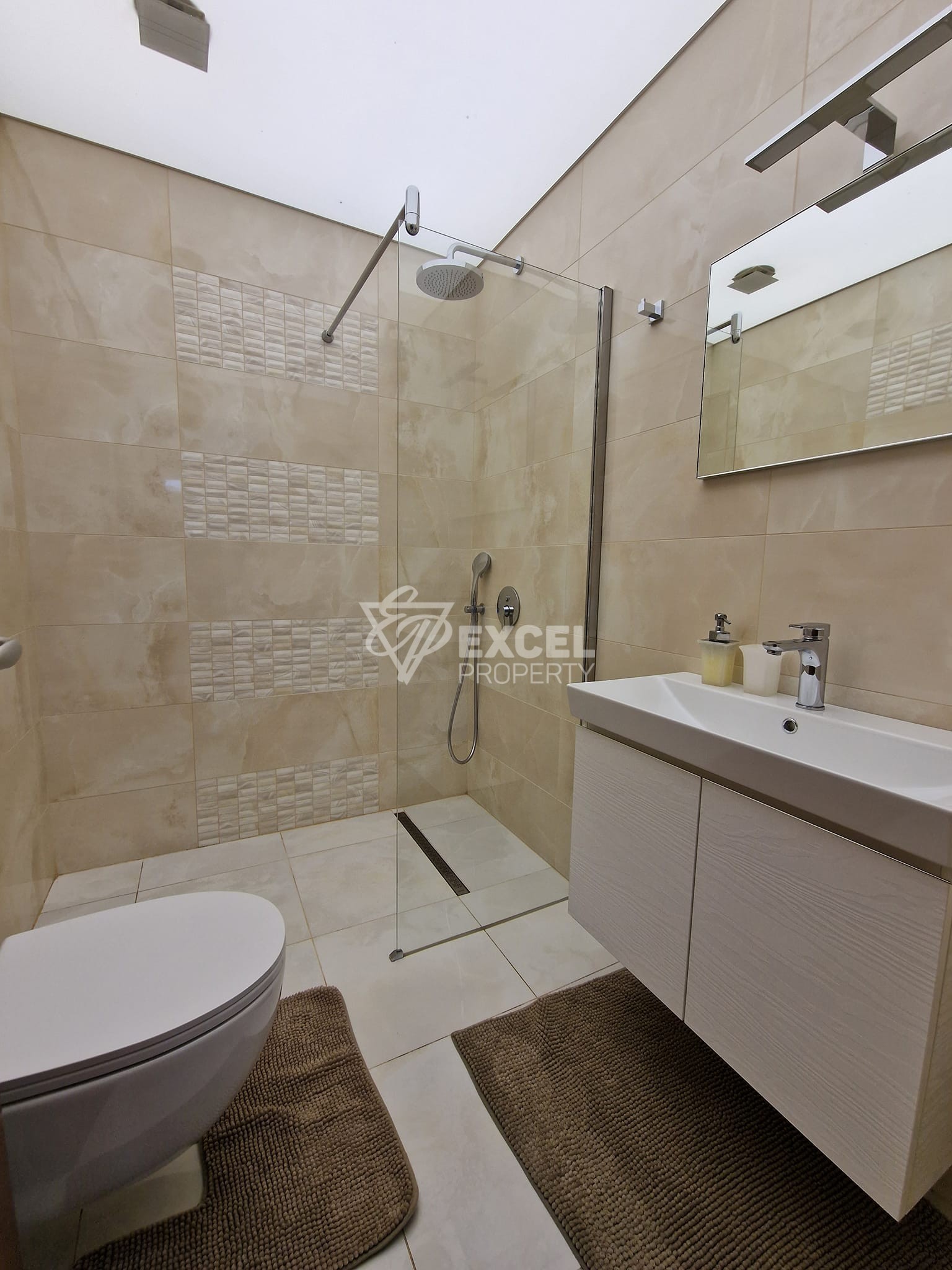 Тристаен апартамент с гараж под наем в комплекс Макси, кв. Витоша, София