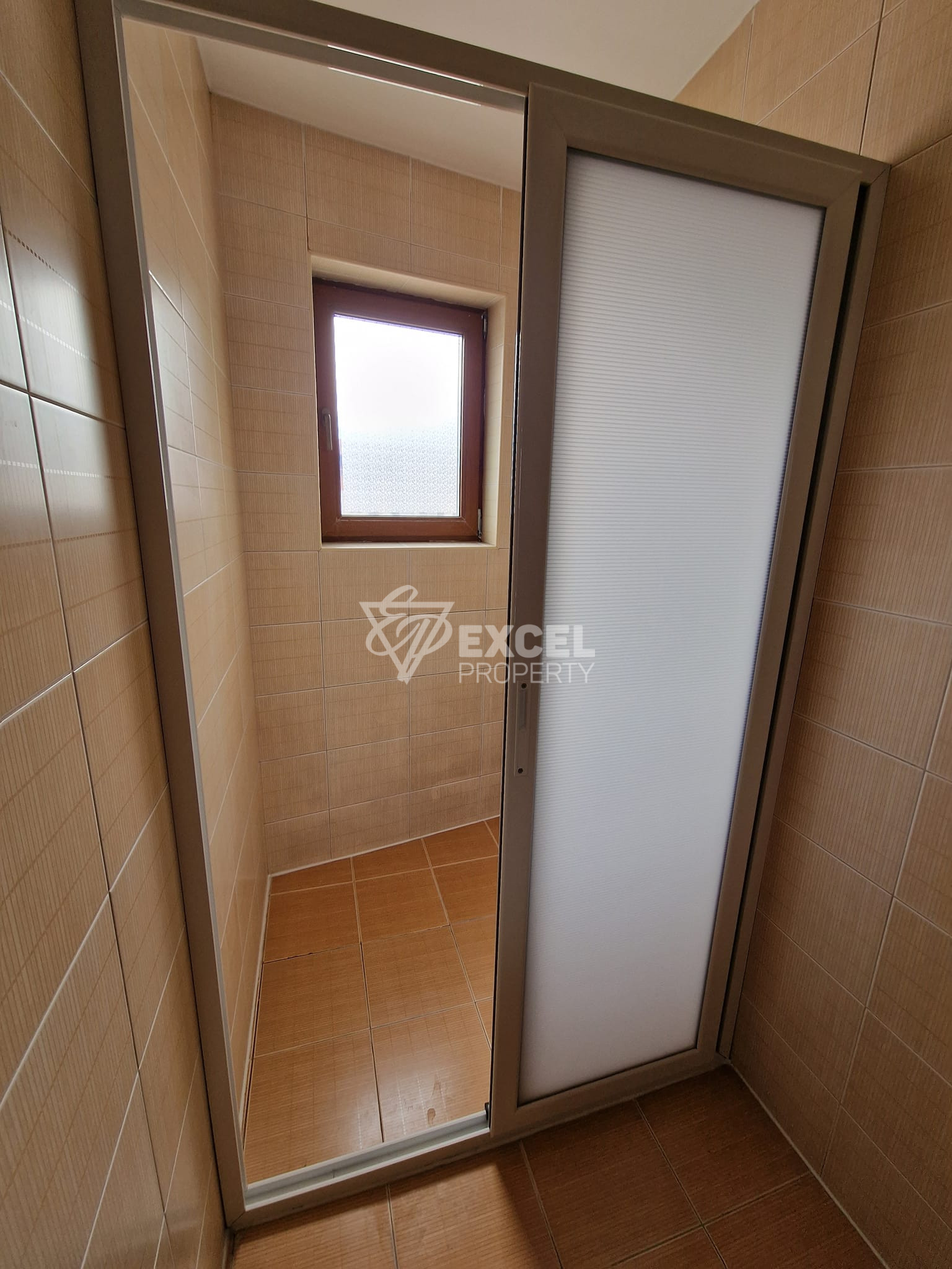 Тристаен апартамент на 200 метра от ски лифта за продажба в MPM Guinness hotel, Банско