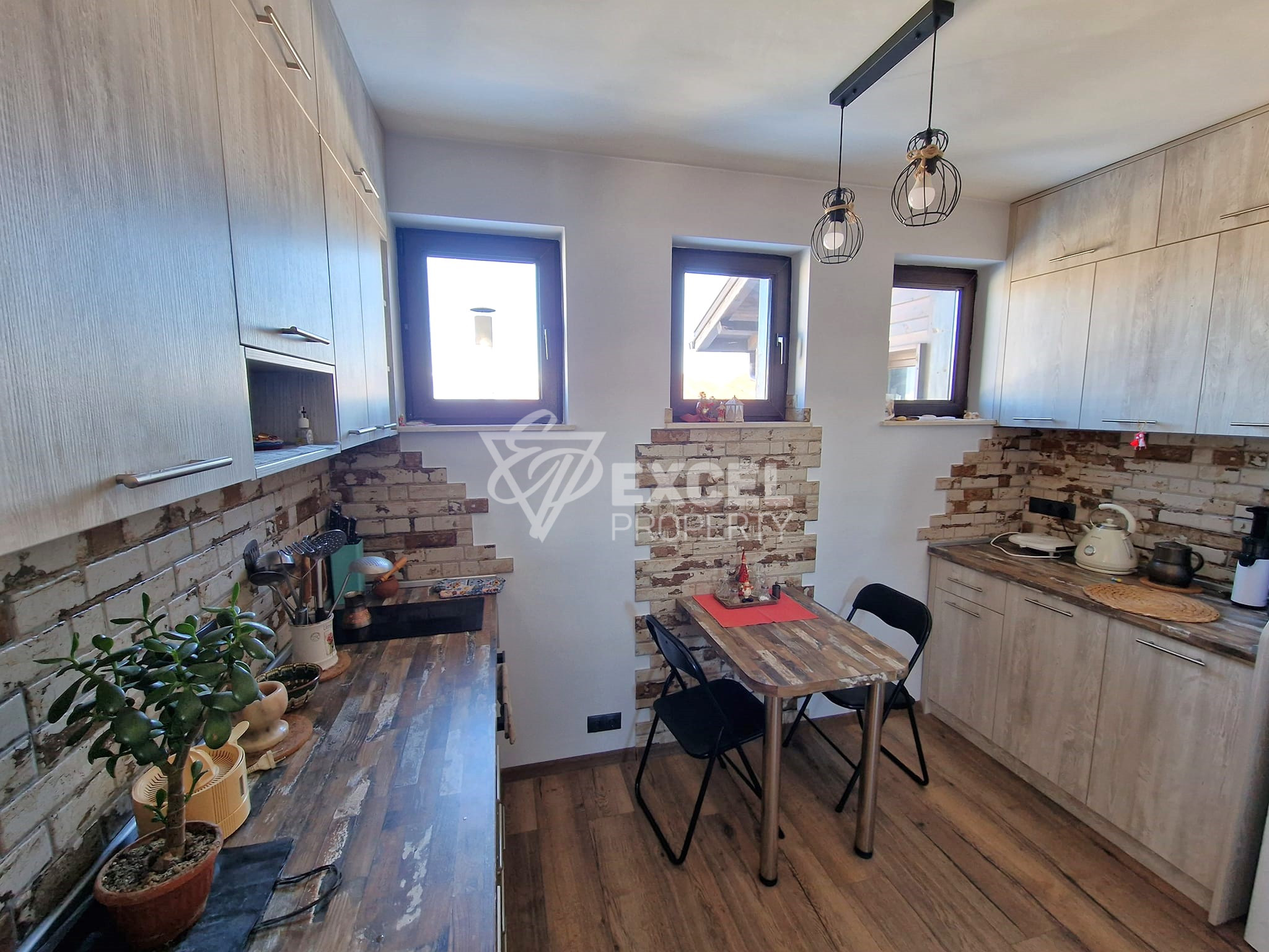 Просторно студио с прекрасна гледка към Пирин планина за продажба в Банско