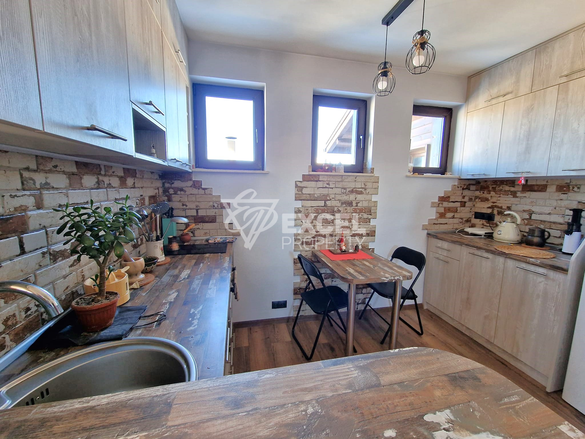 Просторно студио с прекрасна гледка към Пирин планина за продажба в Банско