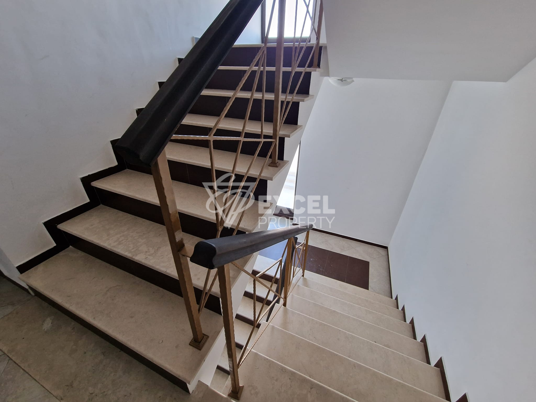 Просторно студио с прекрасна гледка към Пирин планина за продажба в Банско