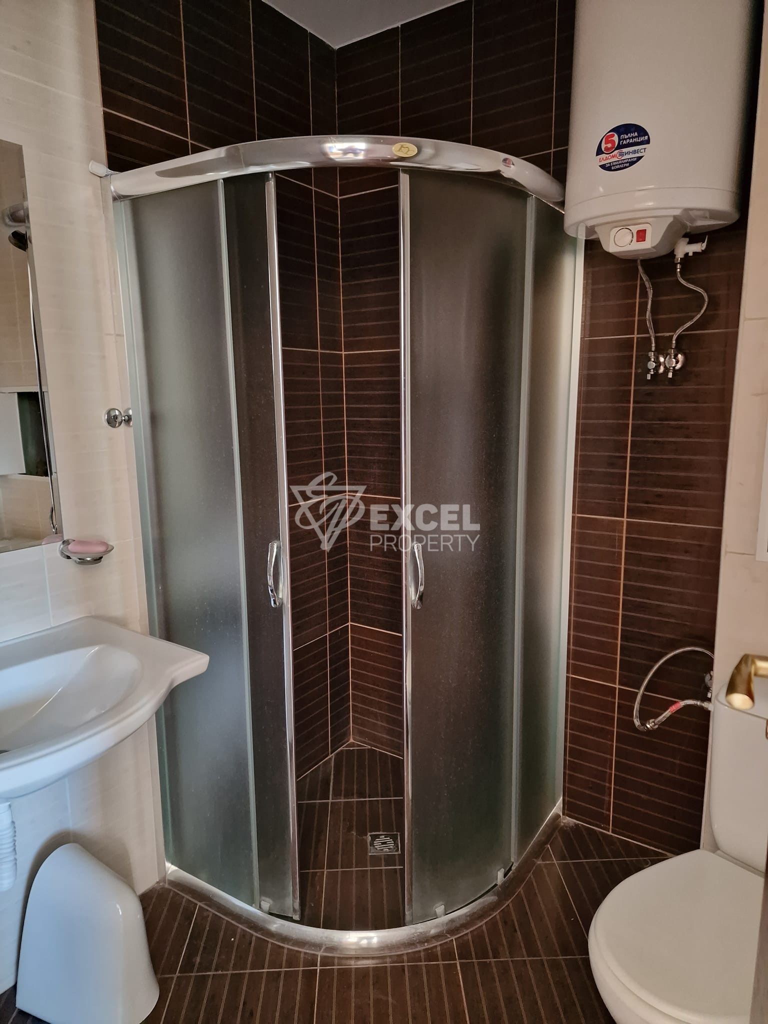 Студио с тераса и красива гледка към комплекс Иван Рилски в Банско