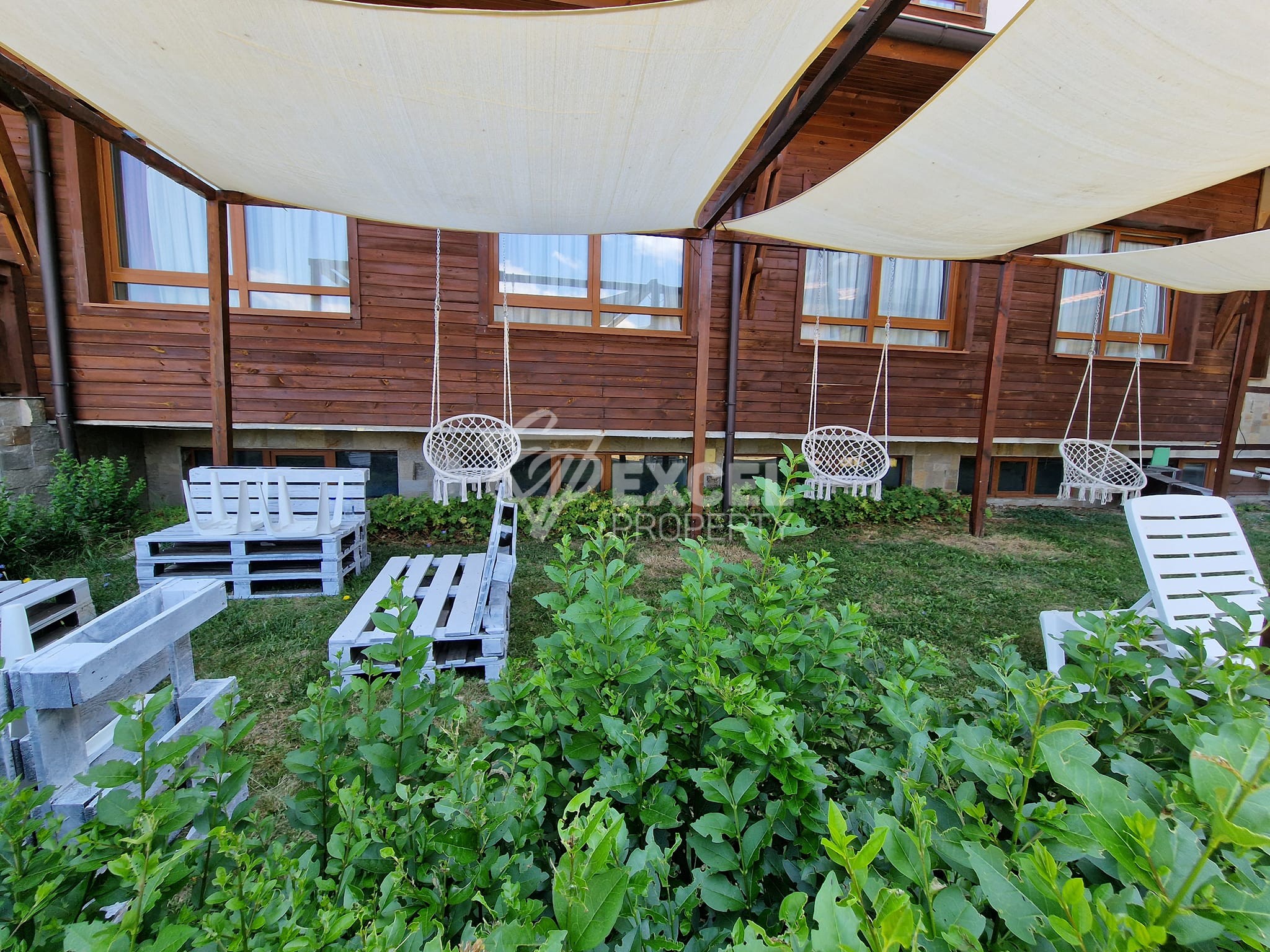 Обзаведен тристаен апартамент в комплекс с минерална вода за продажба в Банско