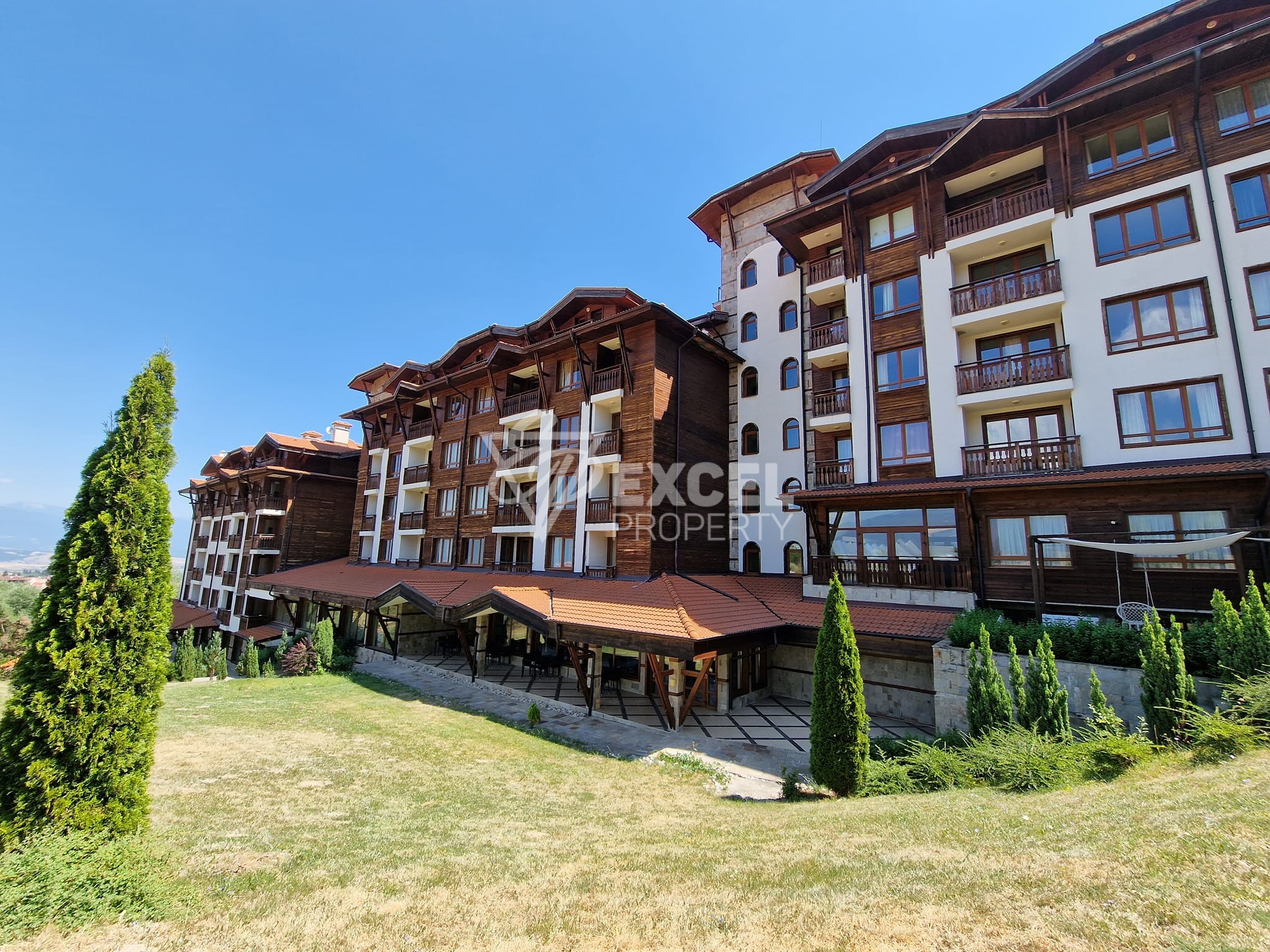 Обзаведен тристаен апартамент в комплекс с минерална вода за продажба в Банско