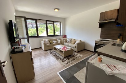 Обзаведен двустаен апартамент с гледка към връх Тодорка и Грийн Лайф, Банско