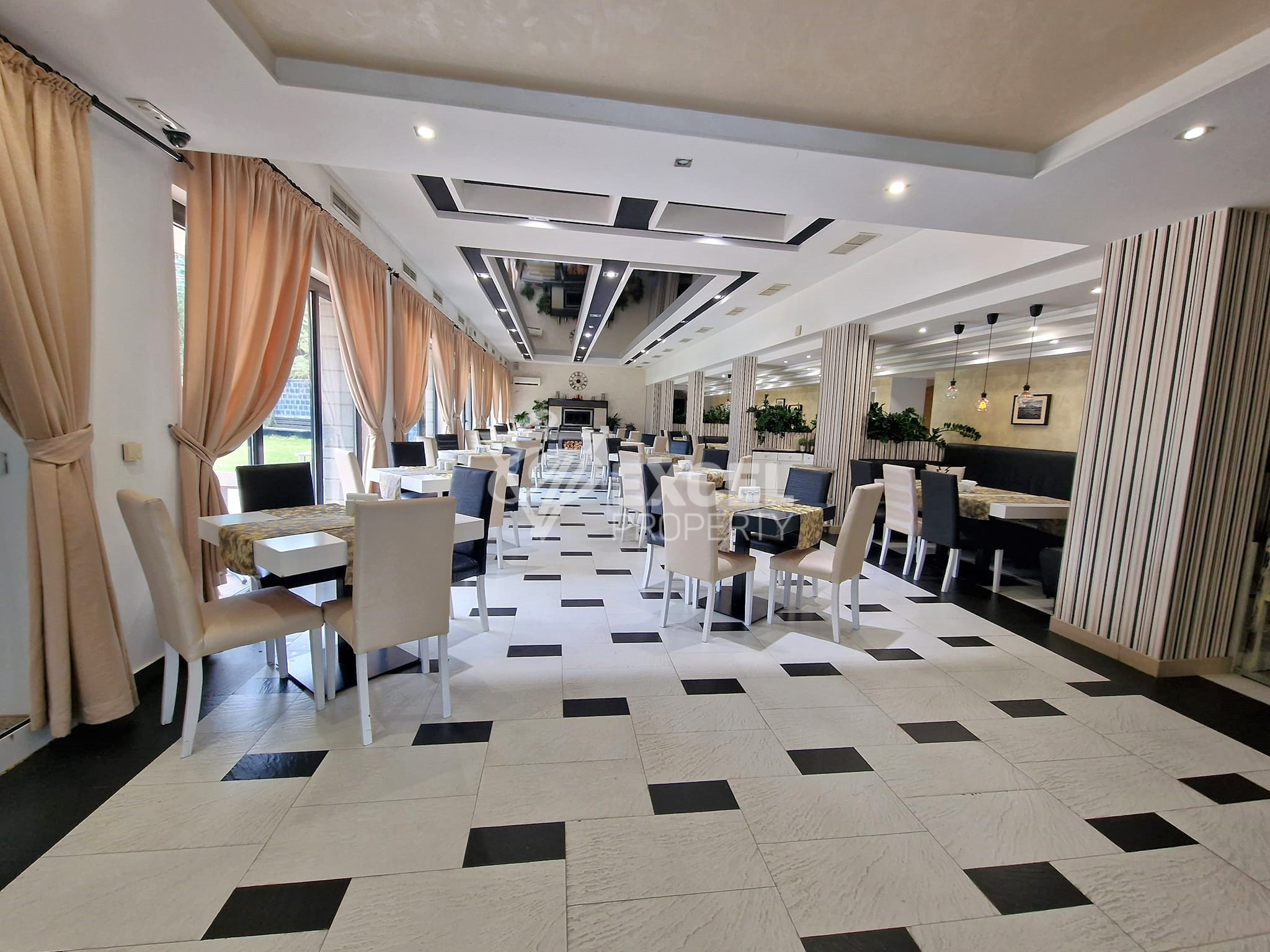 Просторно студио за продажба в Апартхотел Saint George Palace, Банско