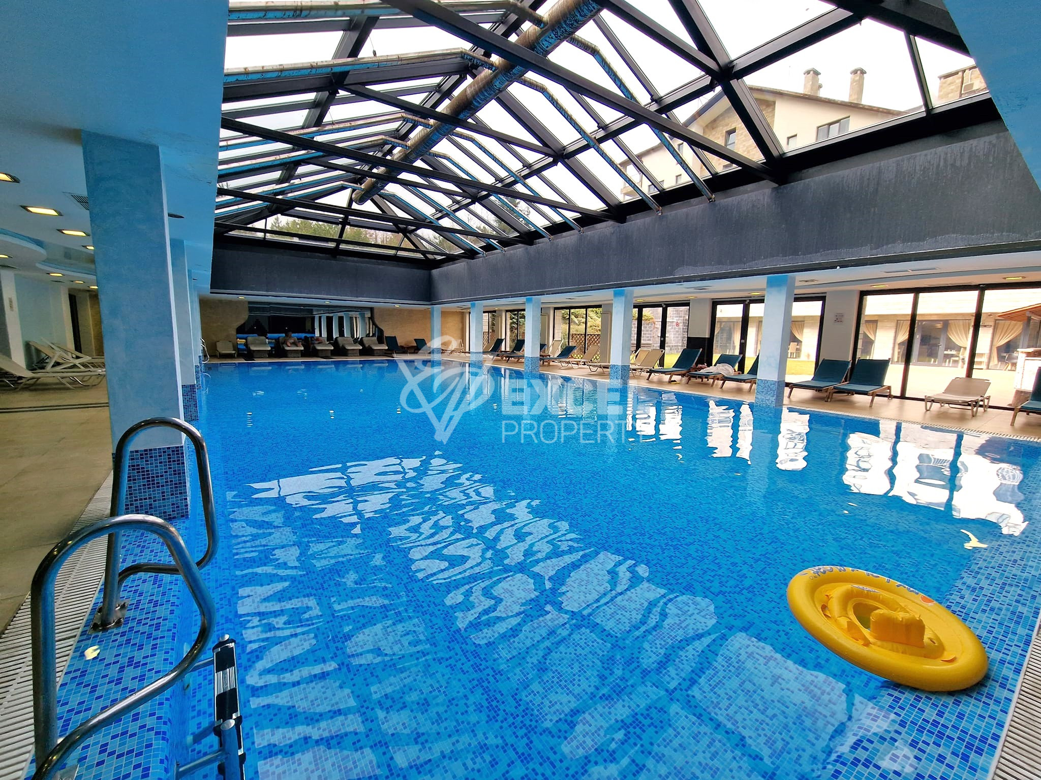 Просторно студио за продажба в Апартхотел Saint George Palace, Банско