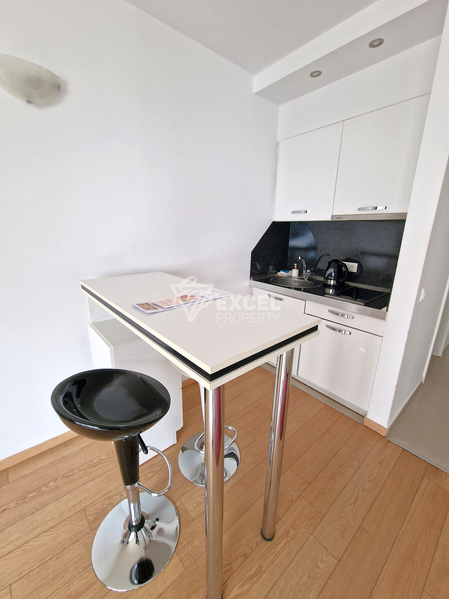 Стилно обзаведено студио за продажба в елитен Апартхотел Saint George Palace, Банско