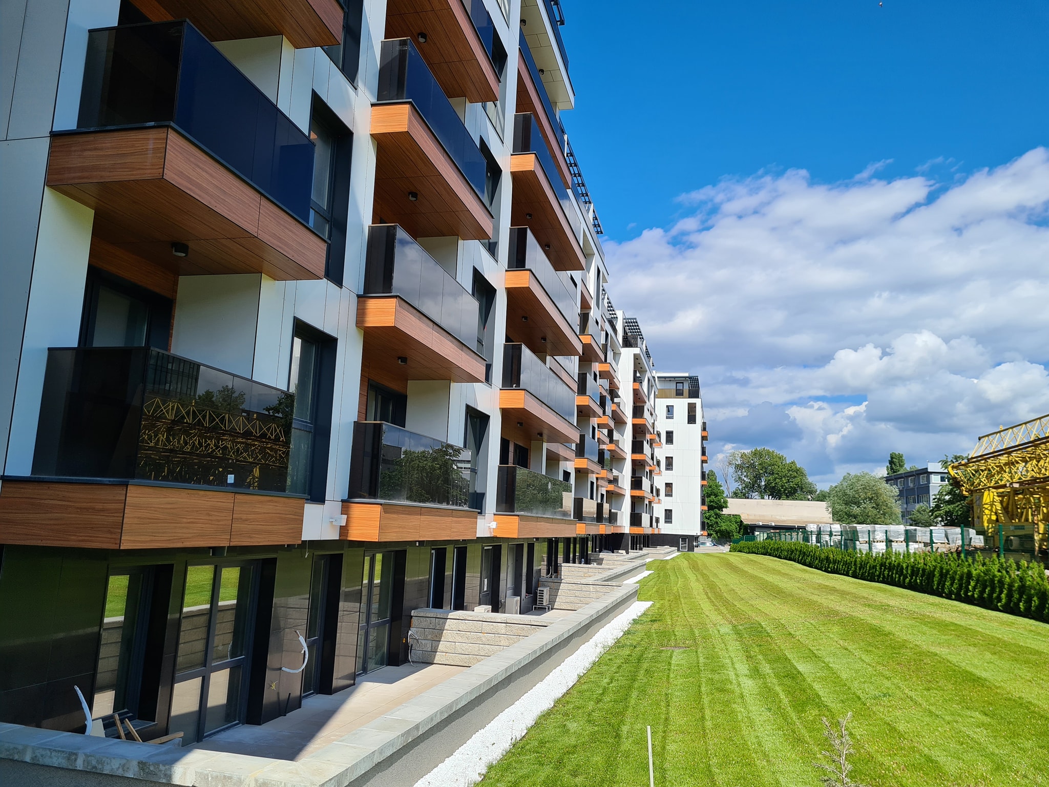 Тристаен апартамент под наем в сграда Премиум Естейт, кв. Хладилника, район Лозенец