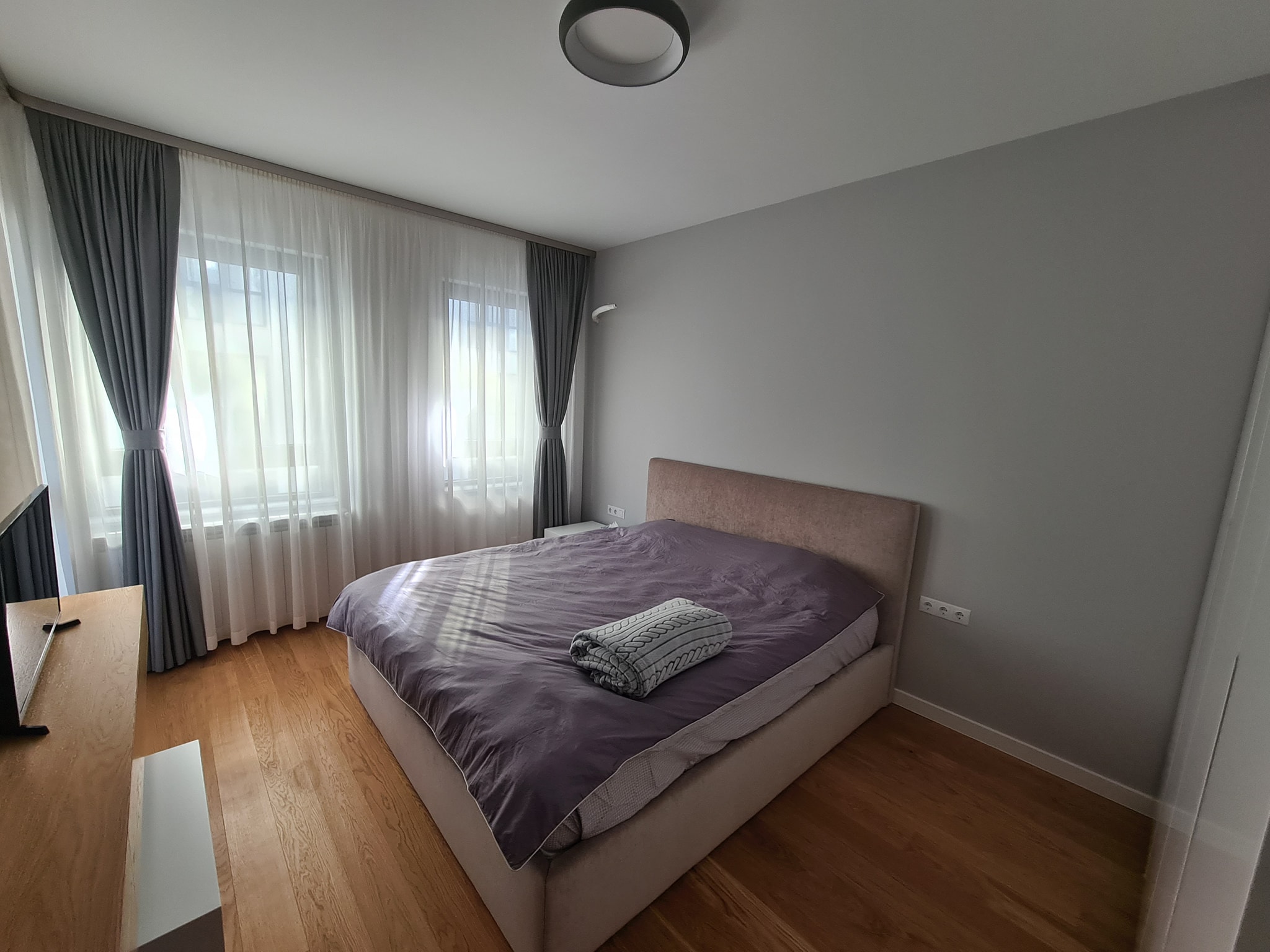 Тристаен апартамент под наем в сграда Премиум Естейт, кв. Хладилника, район Лозенец