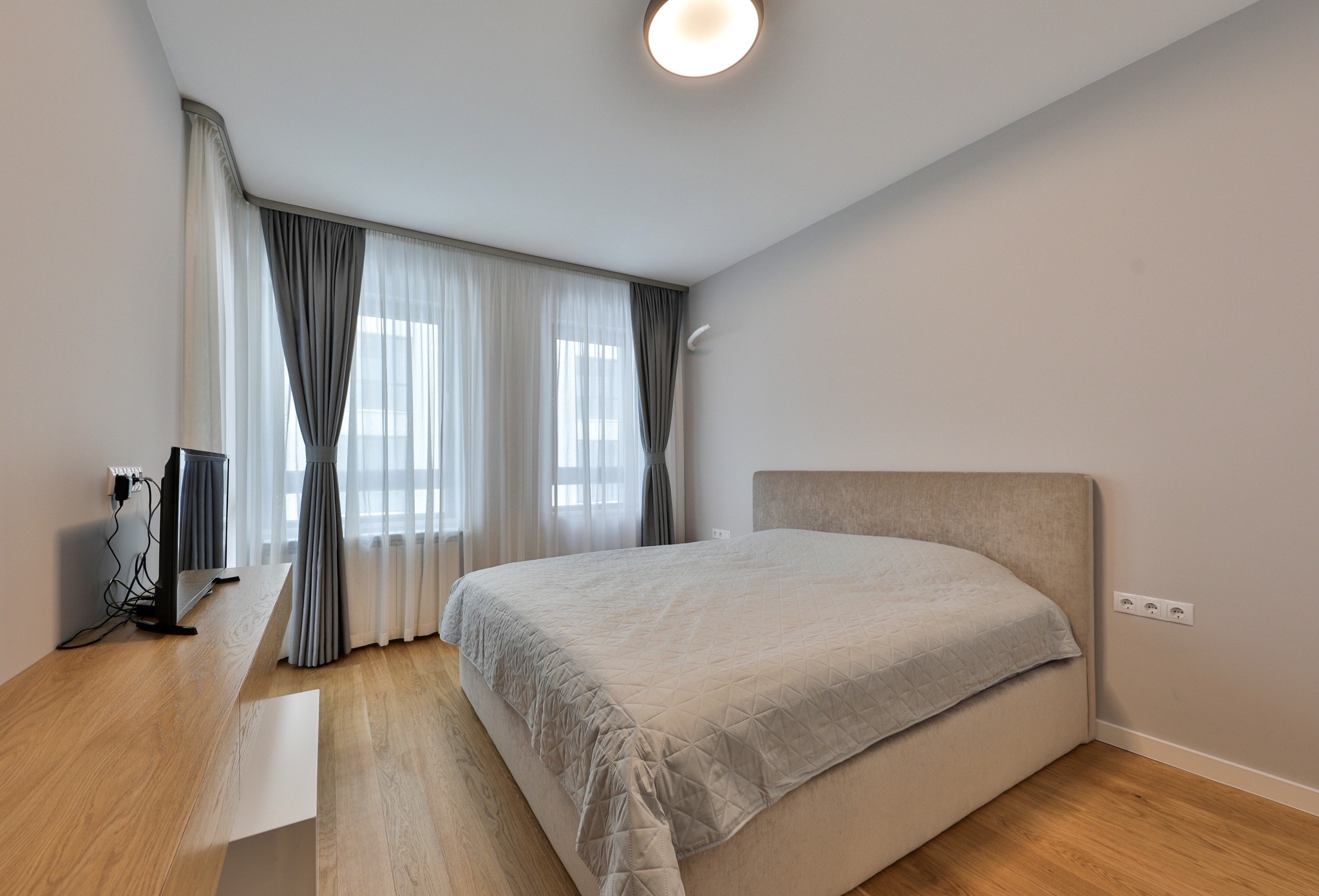 Тристаен апартамент под наем в сграда Премиум Естейт, кв. Хладилника, район Лозенец