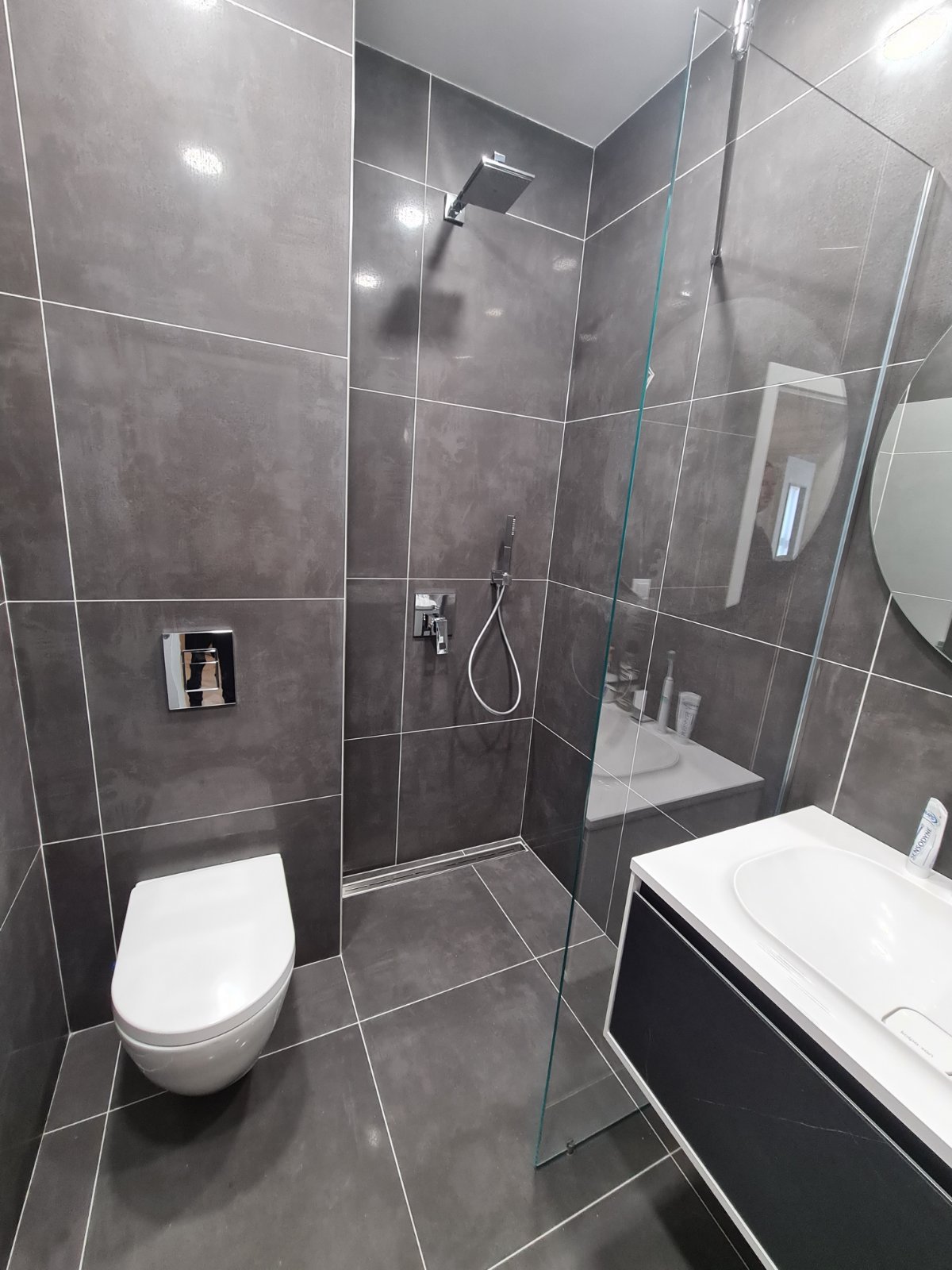 Тристаен апартамент под наем в сграда Премиум Естейт, кв. Хладилника, район Лозенец