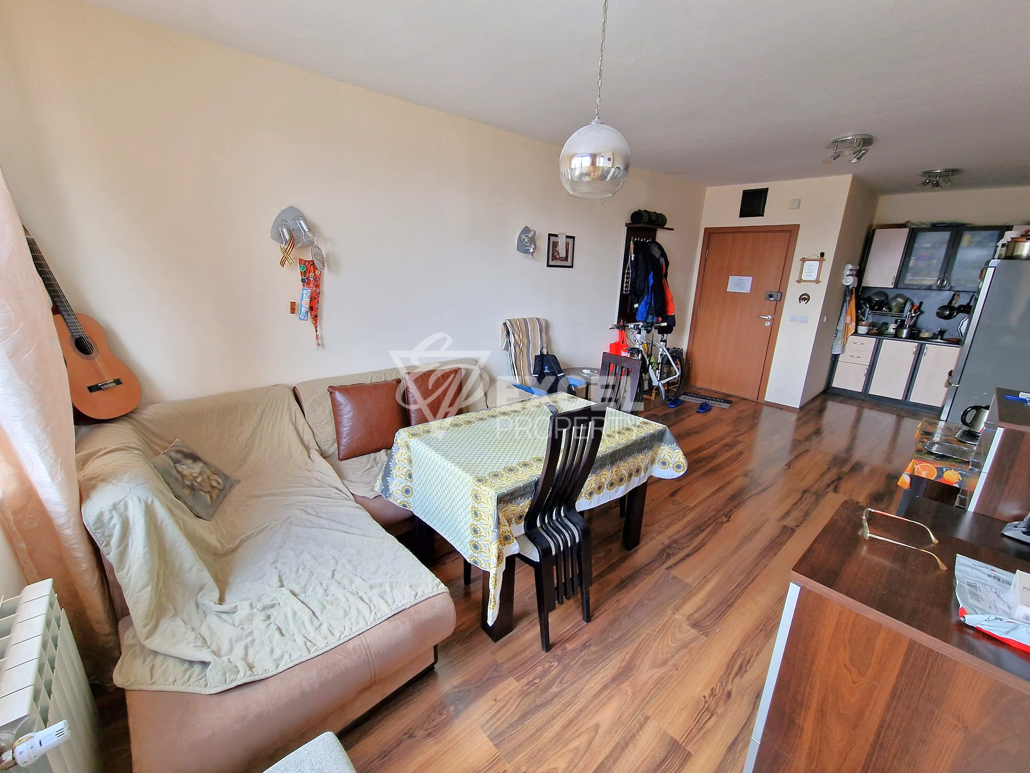 Обзаведен двустаен апартамент в целогодишно работещ комплекс за продажба в Банско