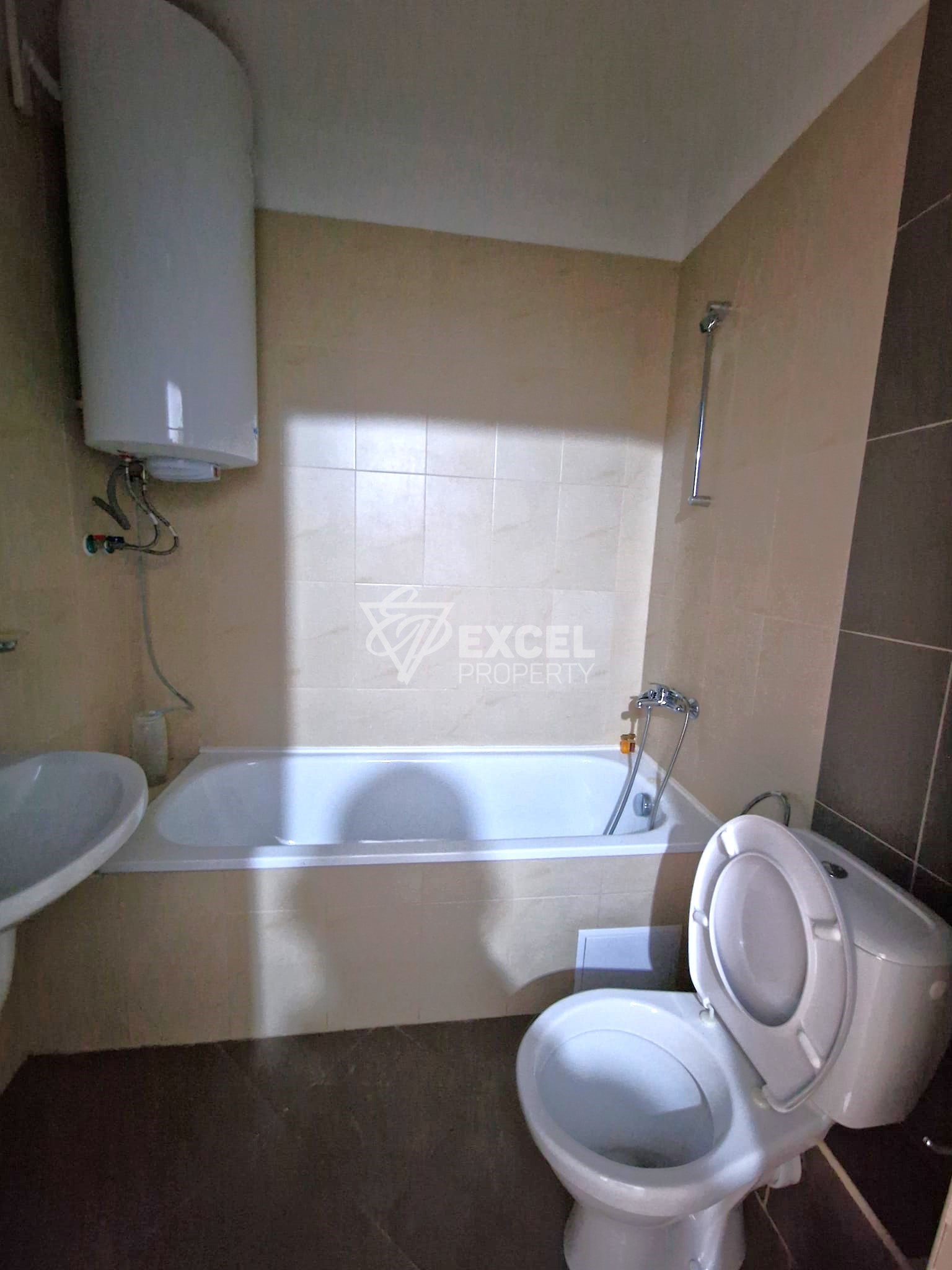 Просторно студио с тераса и красива гледка към Пирин в Банско! Ниска такса поддръжка!