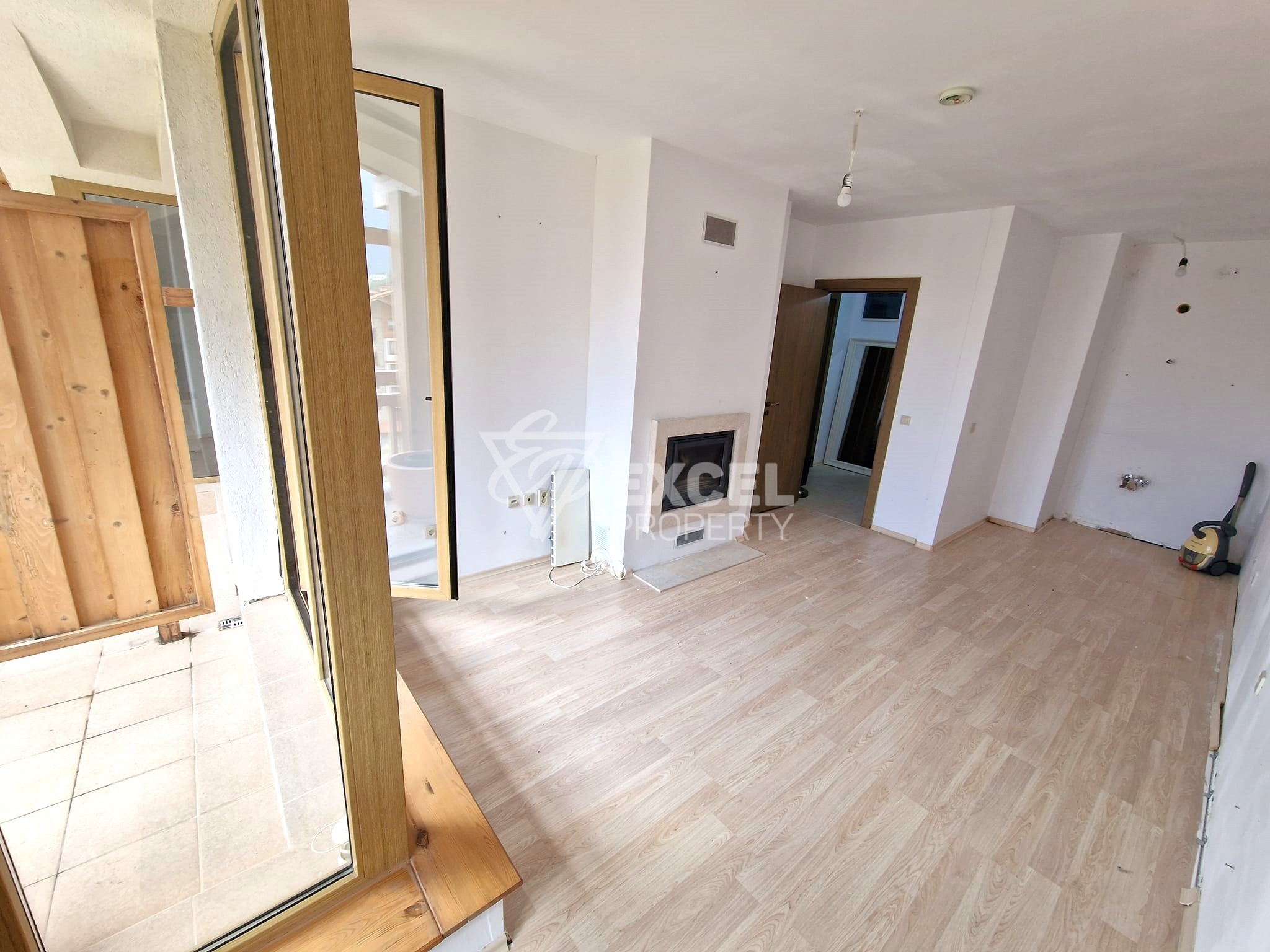 Просторно студио с тераса и красива гледка към Пирин в Банско! Ниска такса поддръжка!