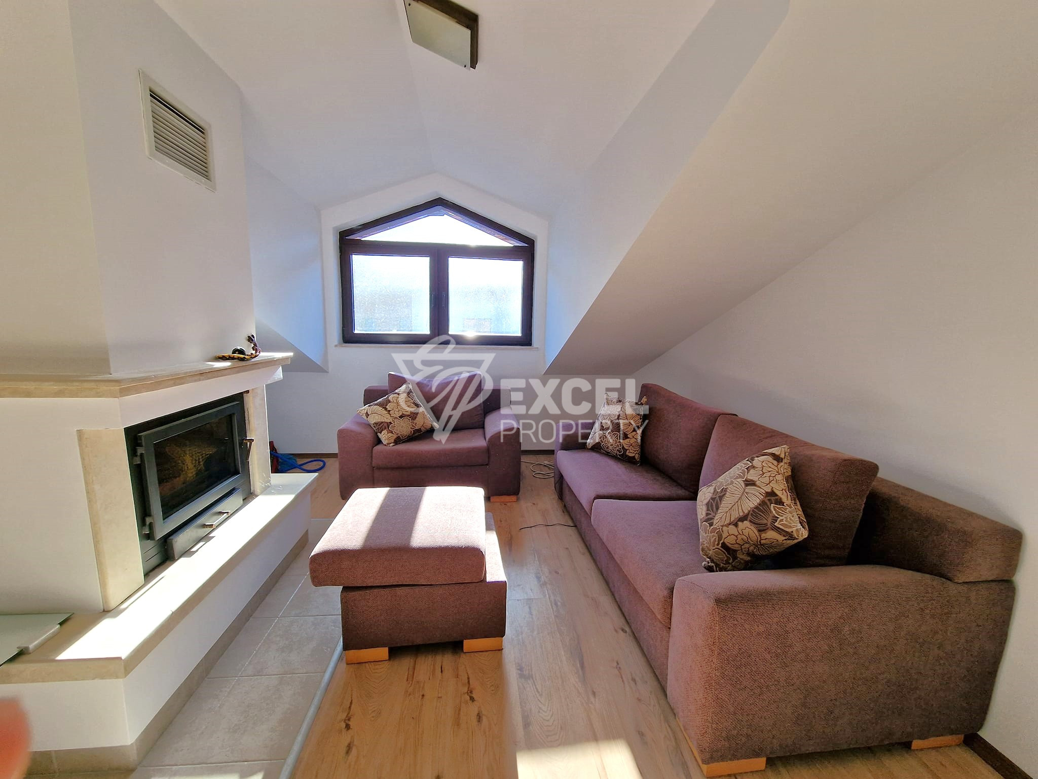 Двустаен апартамент с камина до Хотел Кемпински и Ресторант Виктория за продажба в Банско