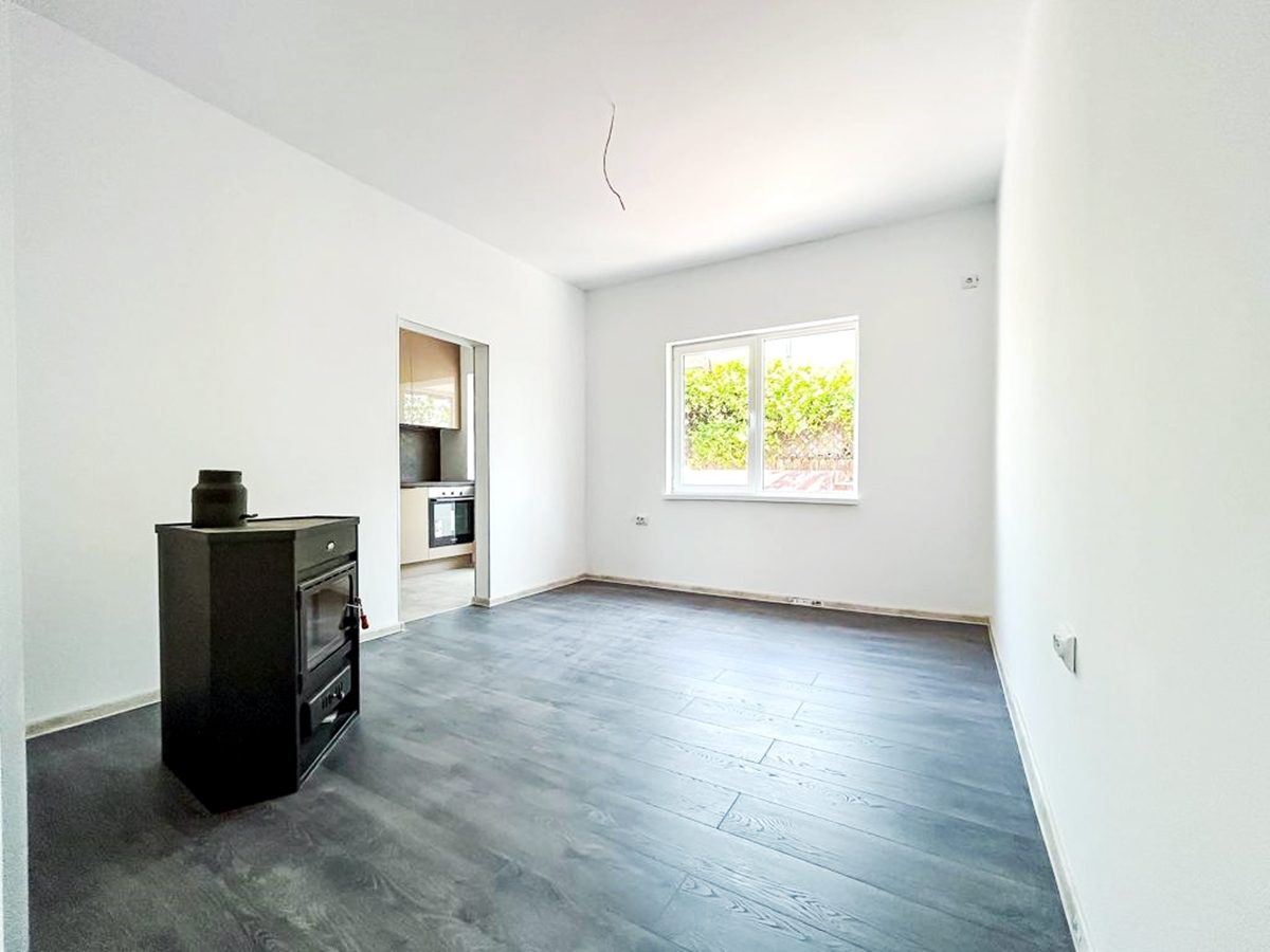 Просторна къща с две спални в с.Горица.