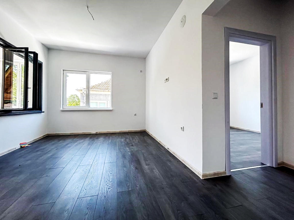 Просторна къща с две спални в с.Горица.