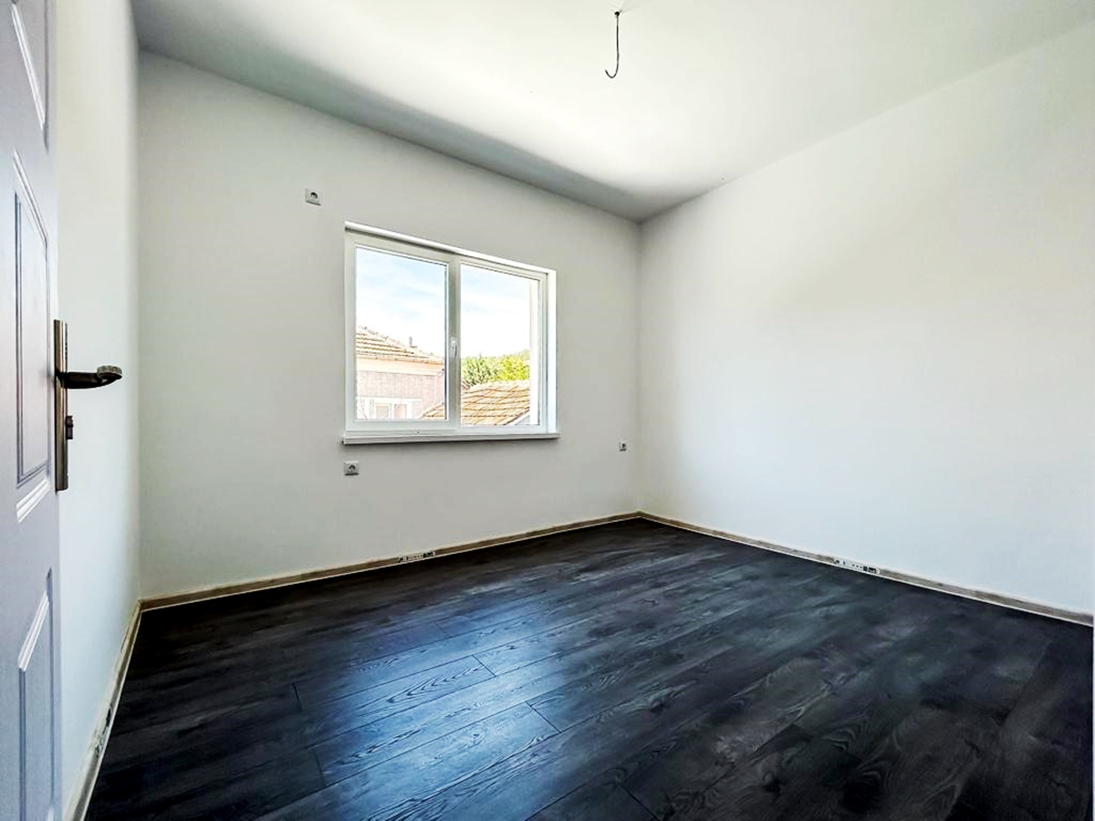 Просторна къща с две спални в с.Горица.