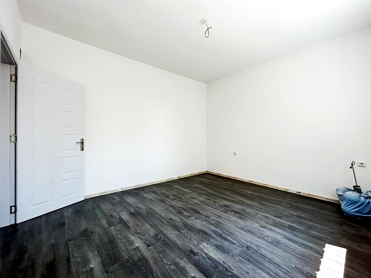 Просторна къща с две спални в с.Горица.