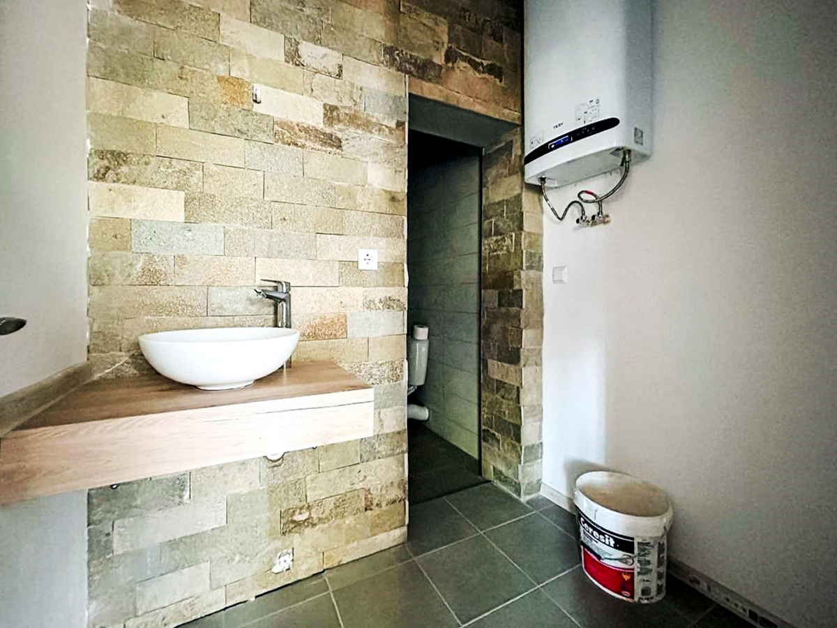 Просторна къща с две спални в с.Горица.