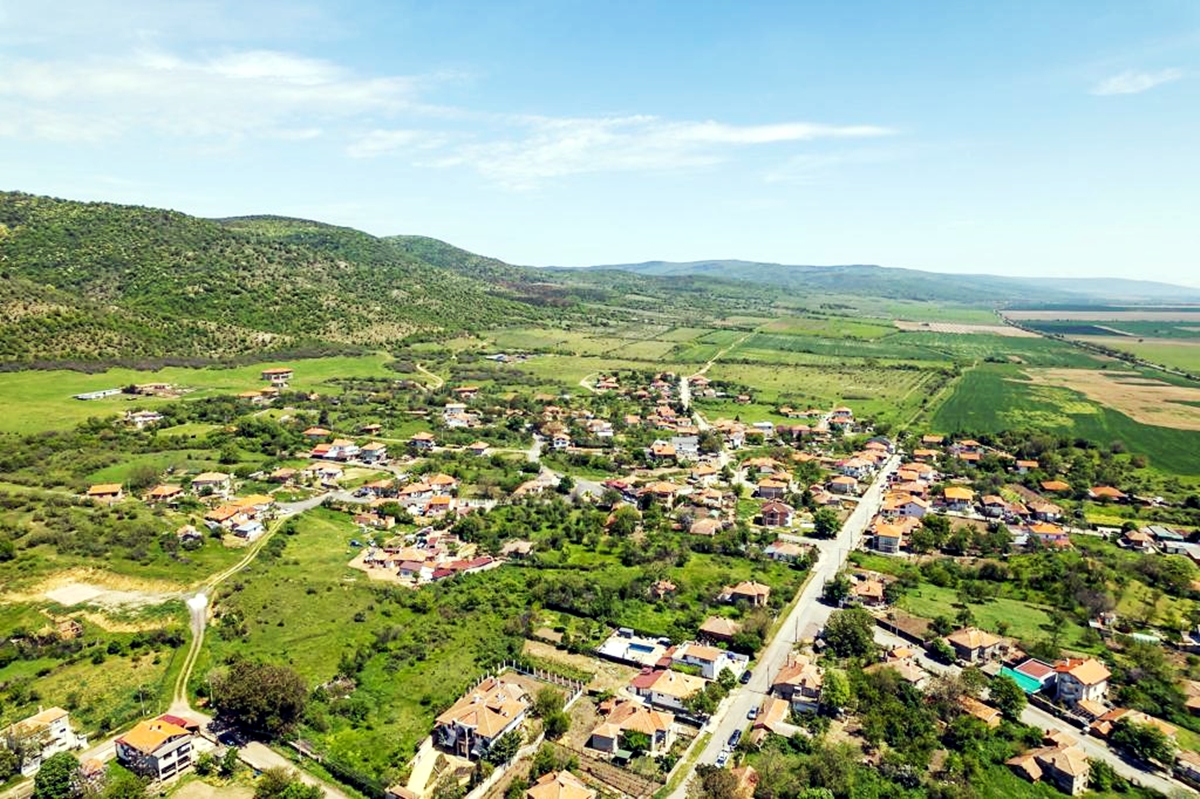 Просторна къща с две спални в с.Горица.