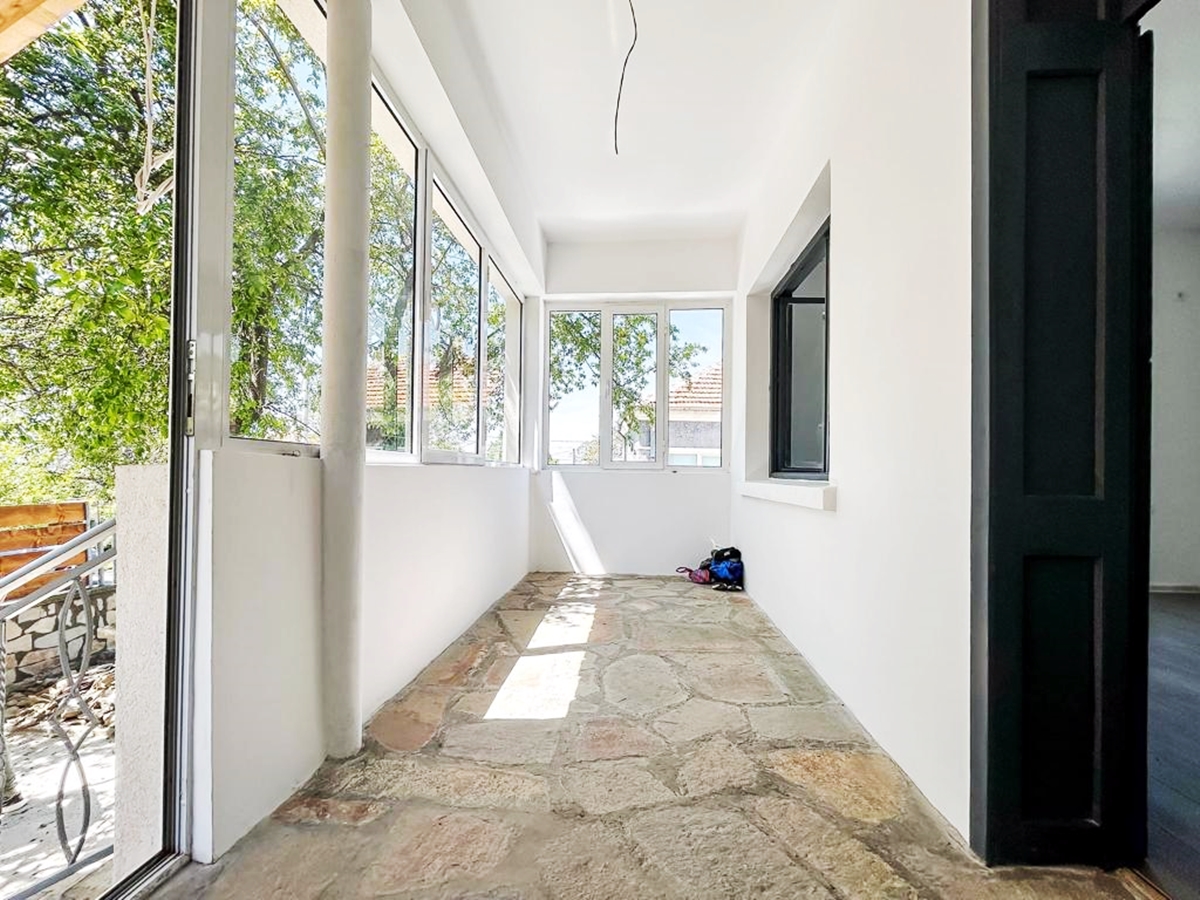 Просторна къща с две спални в с.Горица.