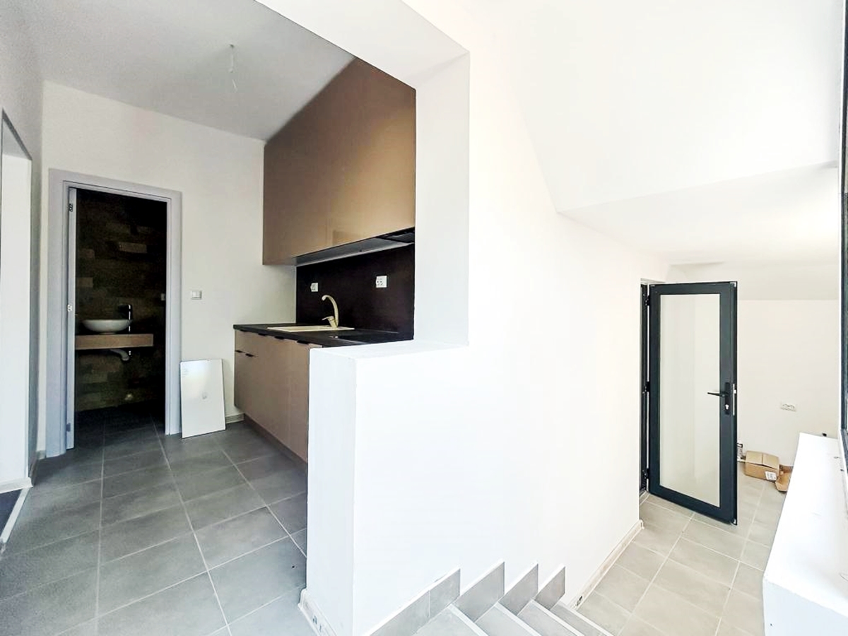 Просторна къща с две спални в с.Горица.