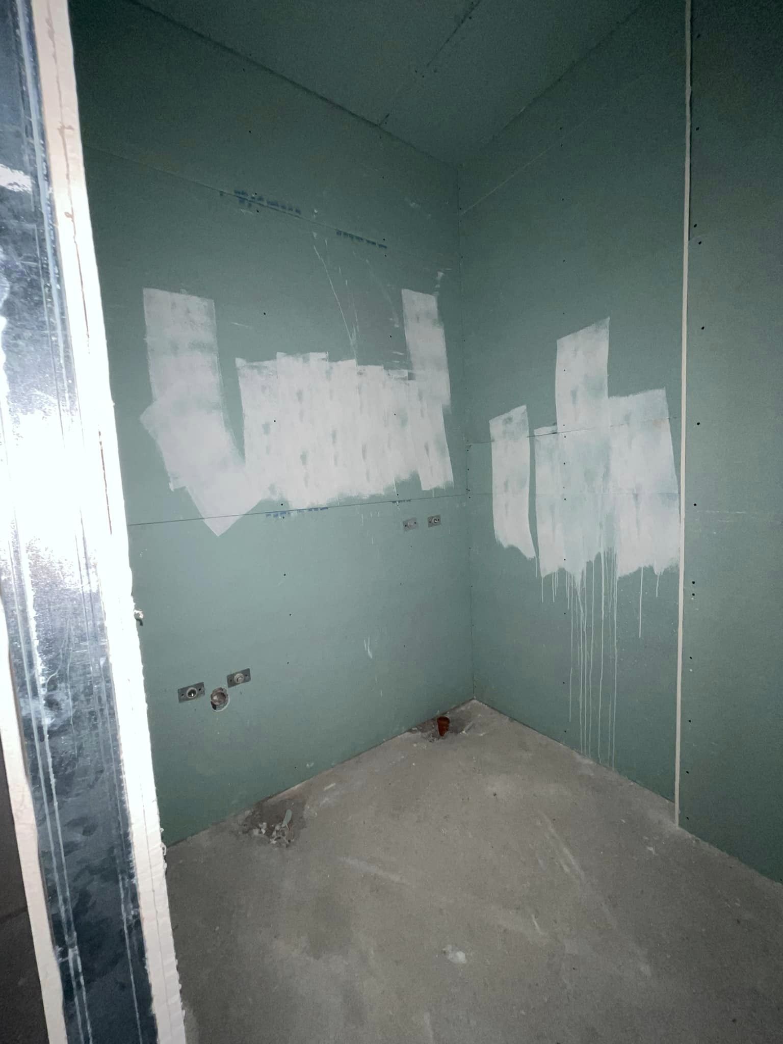 Просторен многостаен необзаведен апартамент за продажба в Банско