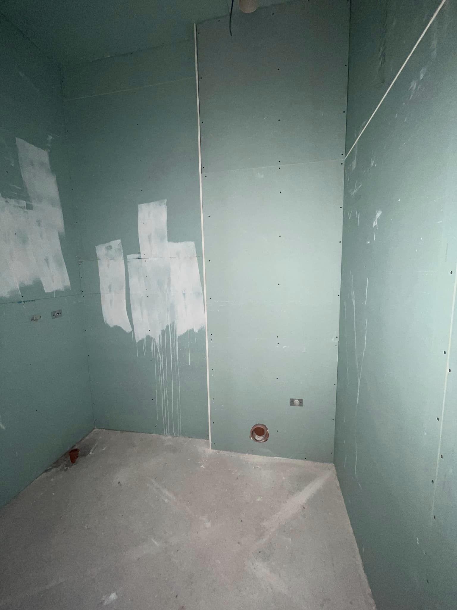 Просторен многостаен необзаведен апартамент за продажба в Банско