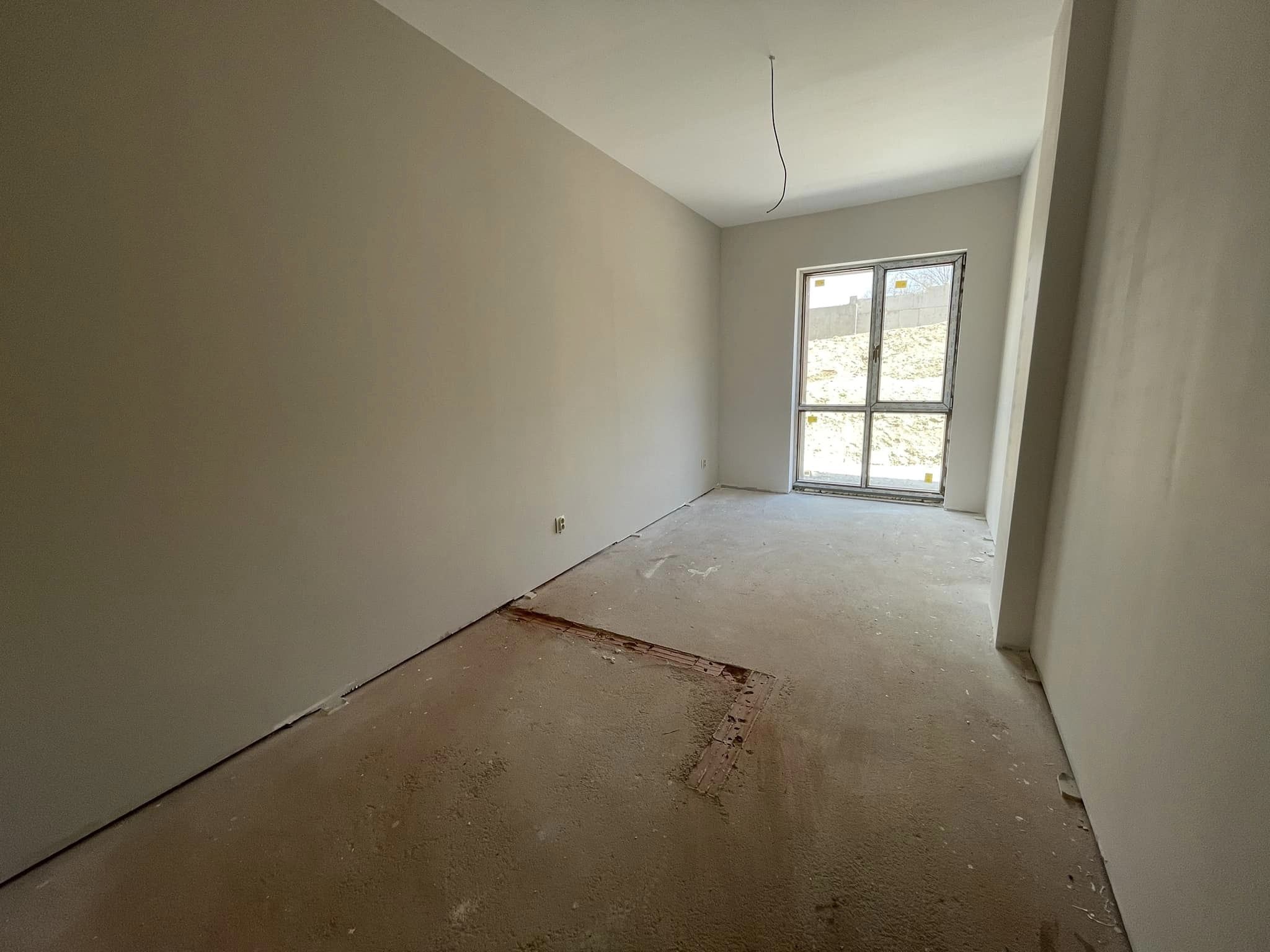 Просторен многостаен необзаведен апартамент за продажба в Банско